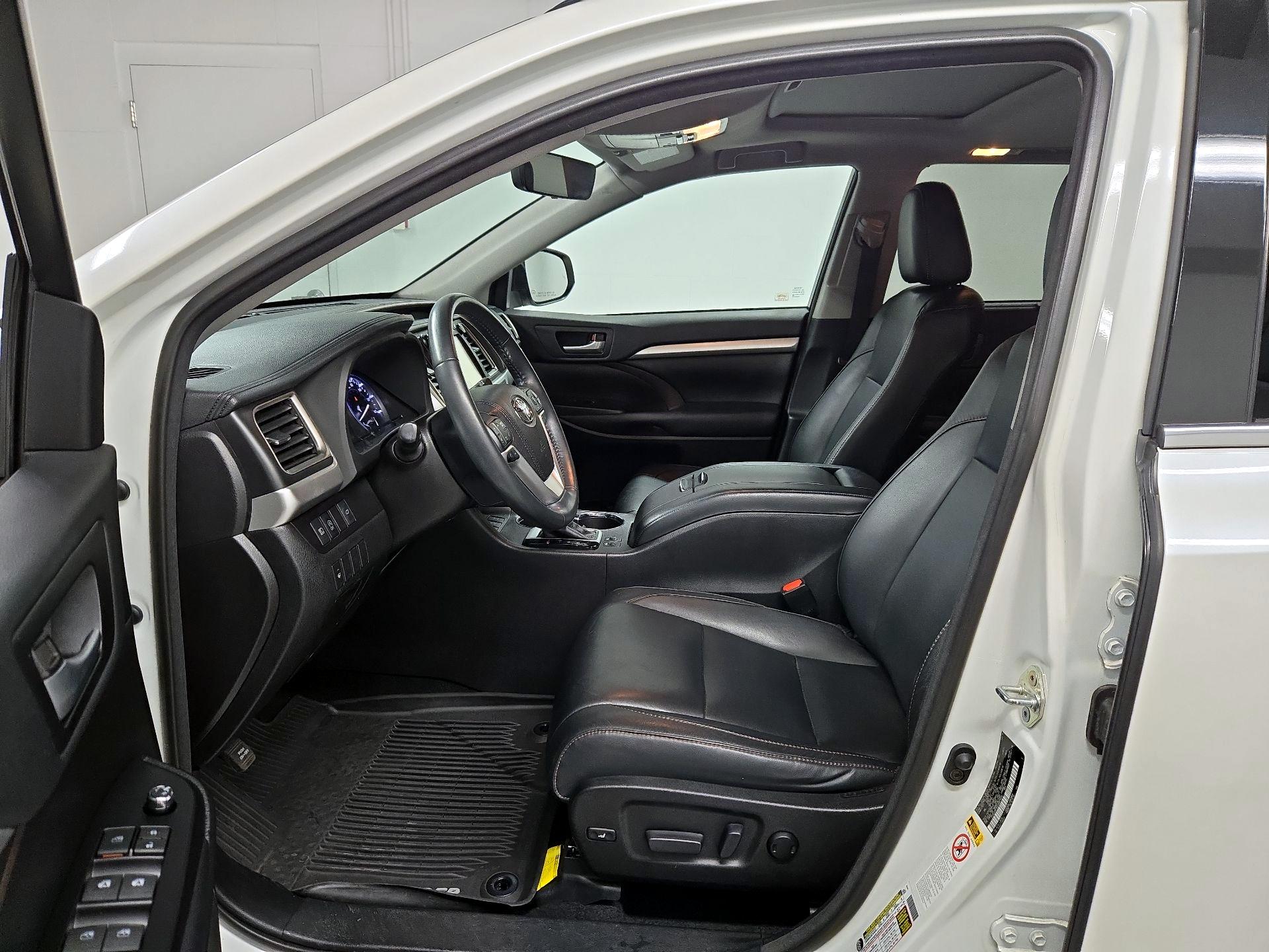 Thumbnail: 2018 Toyota Highlander - 11