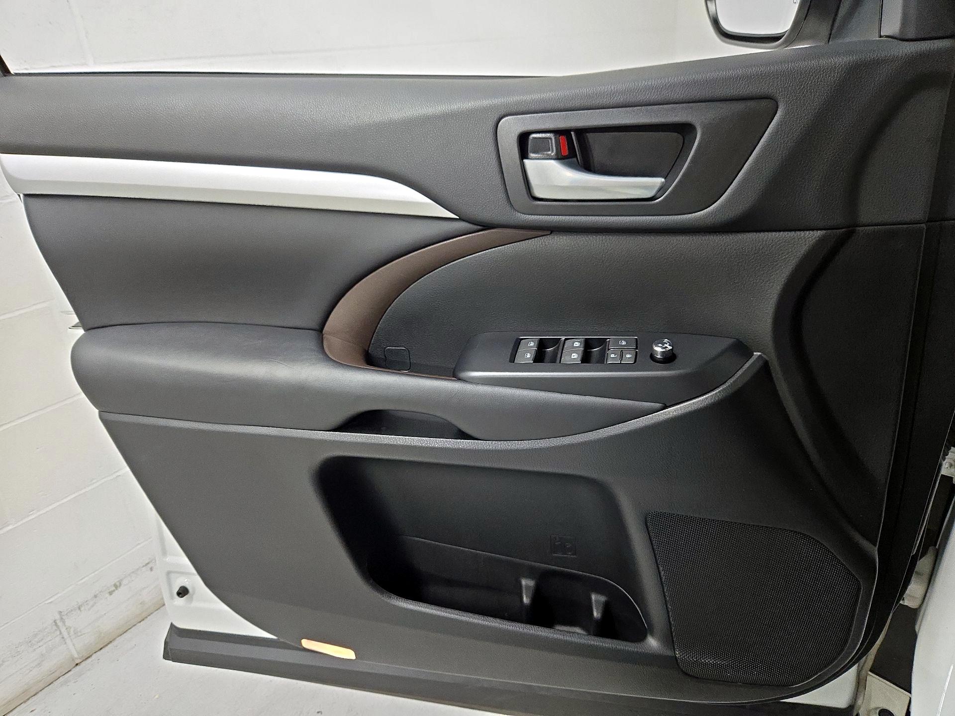 Thumbnail: 2018 Toyota Highlander - 12