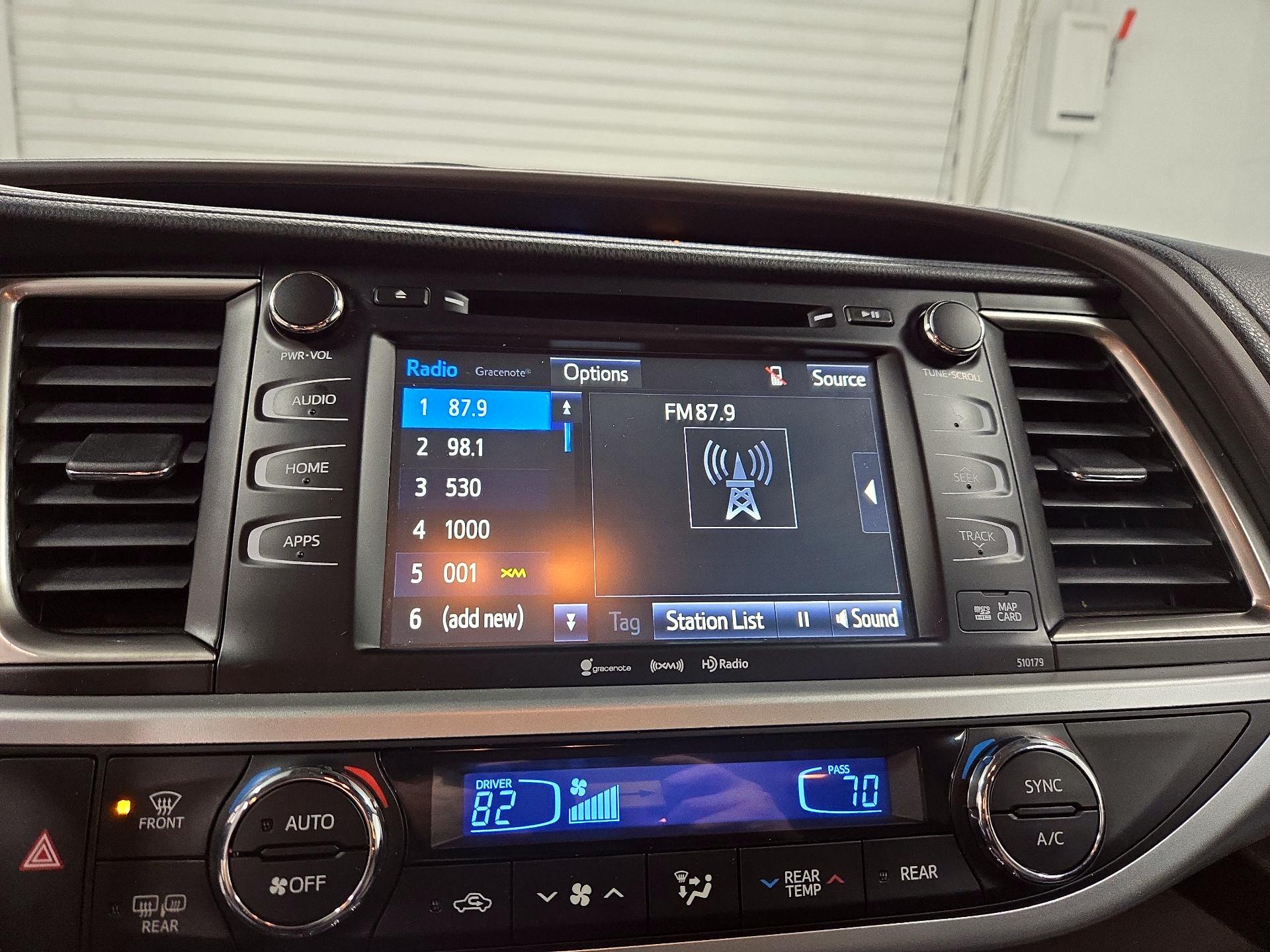 Thumbnail: 2018 Toyota Highlander - 16