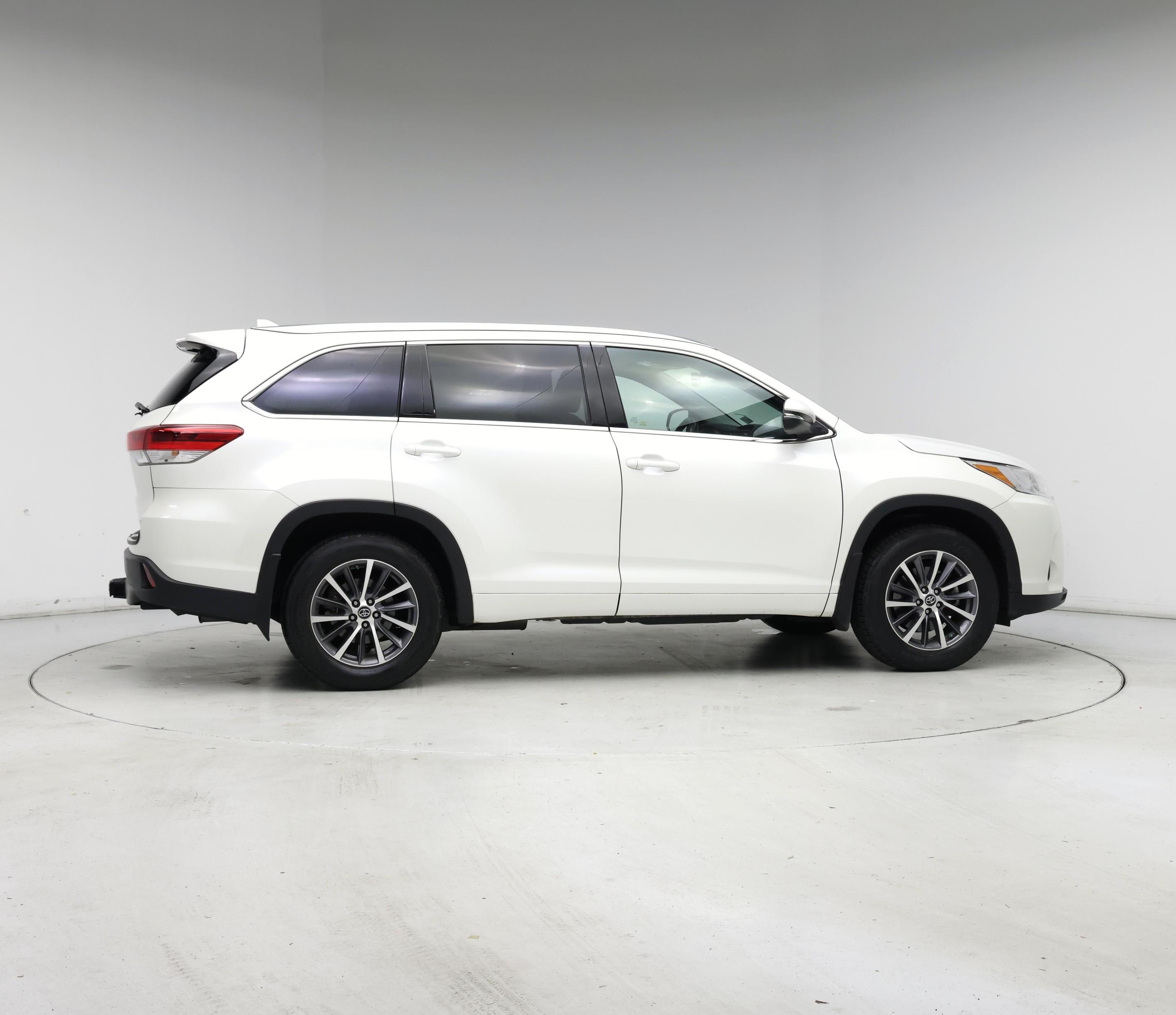 Thumbnail: 2018 Toyota Highlander - 7