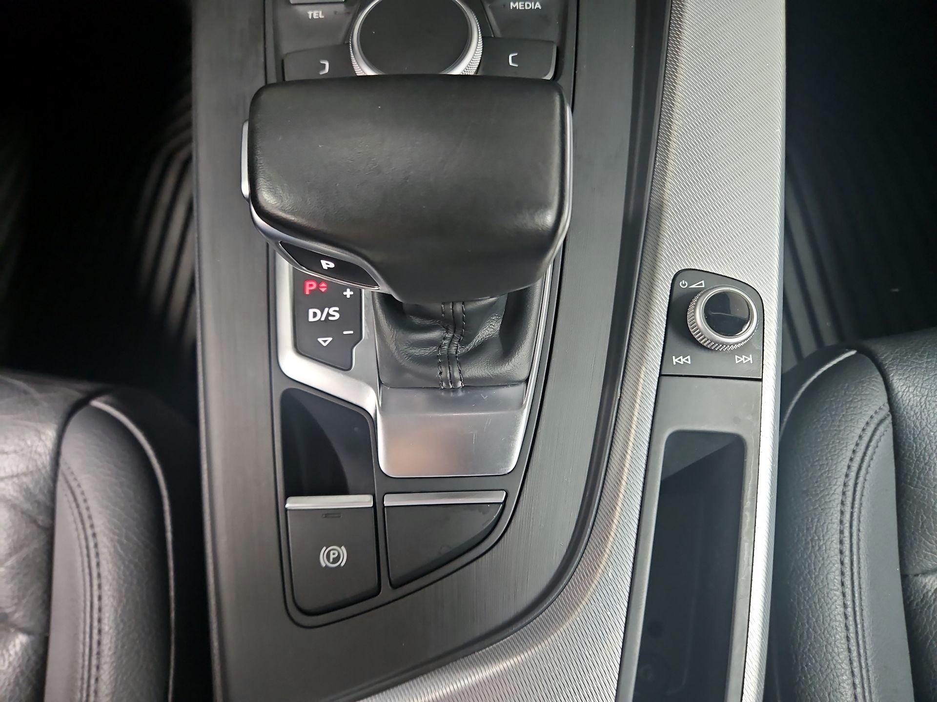 Thumbnail: 2017 Audi A4 - 17