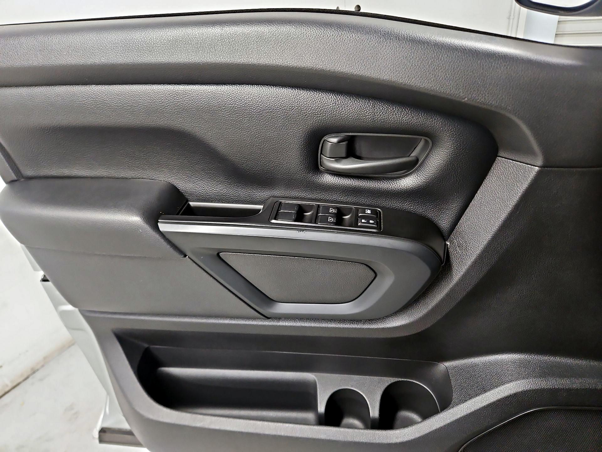 Thumbnail: 2017 Nissan Titan - 12