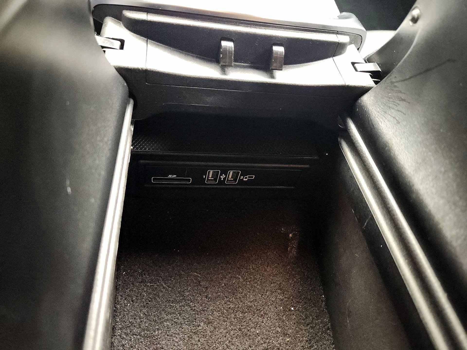 Thumbnail: 2020 Mercedes-Benz C-Class - 18