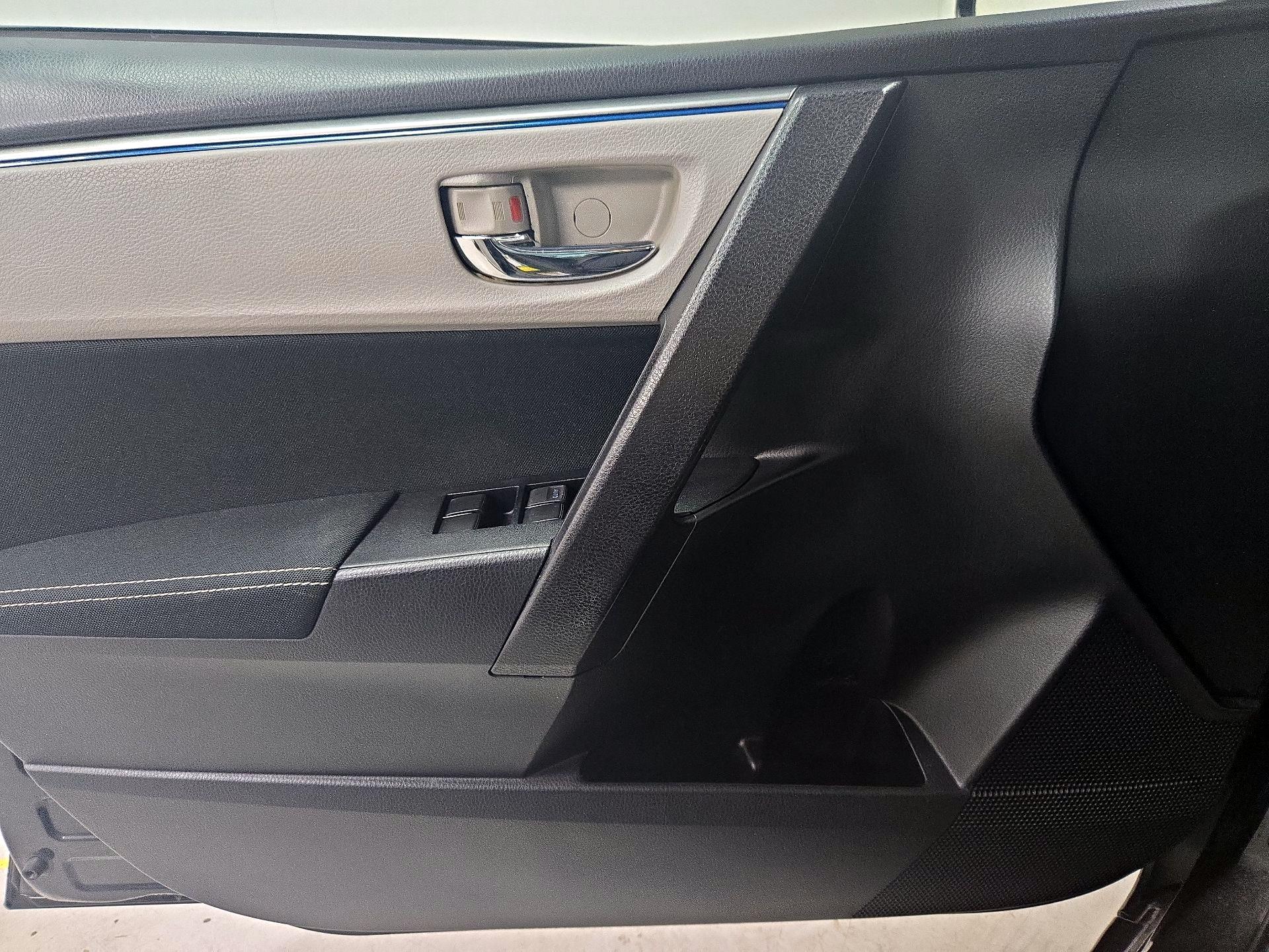 Thumbnail: 2015 Toyota Corolla - 12