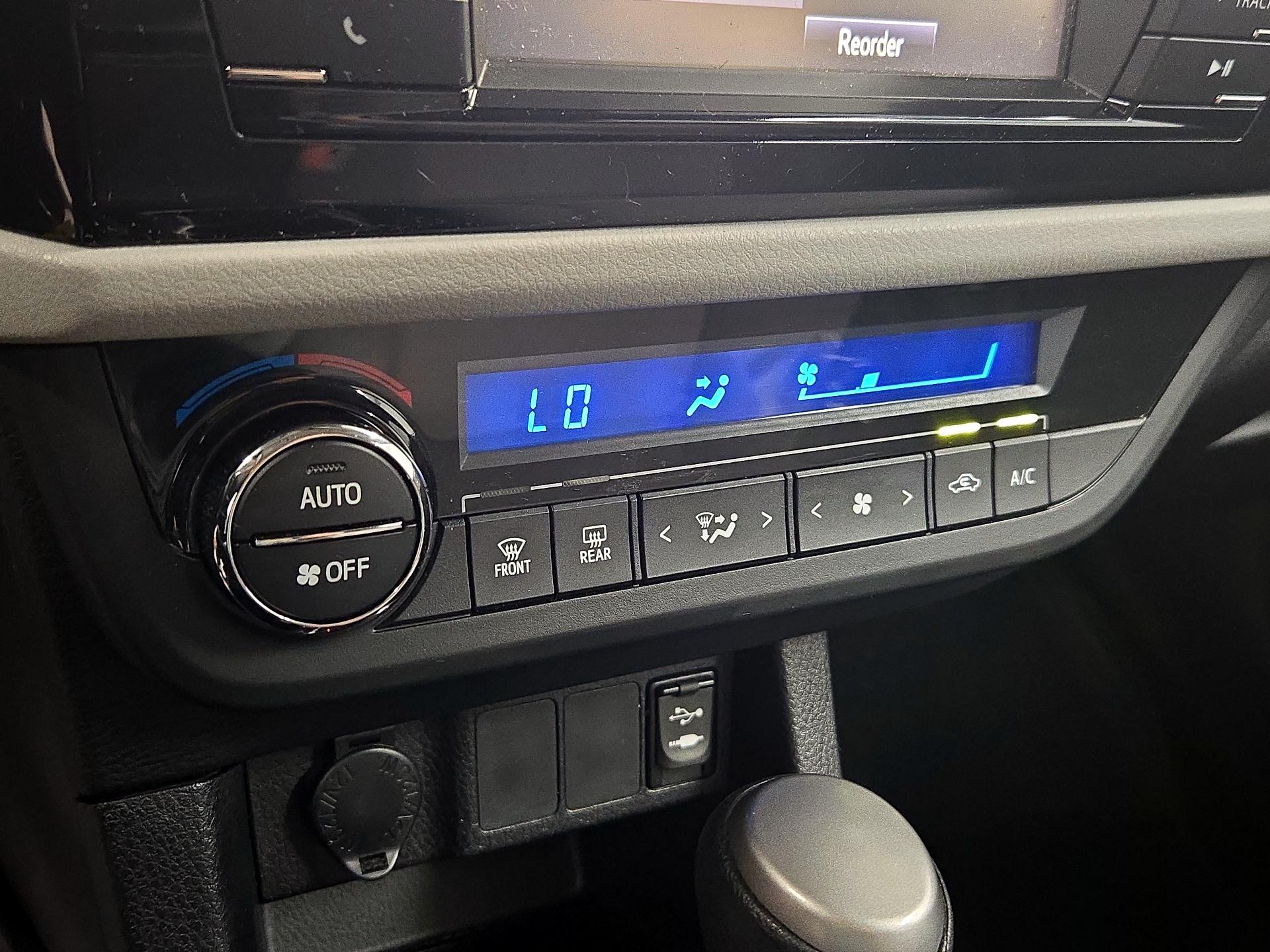 Thumbnail: 2015 Toyota Corolla - 16