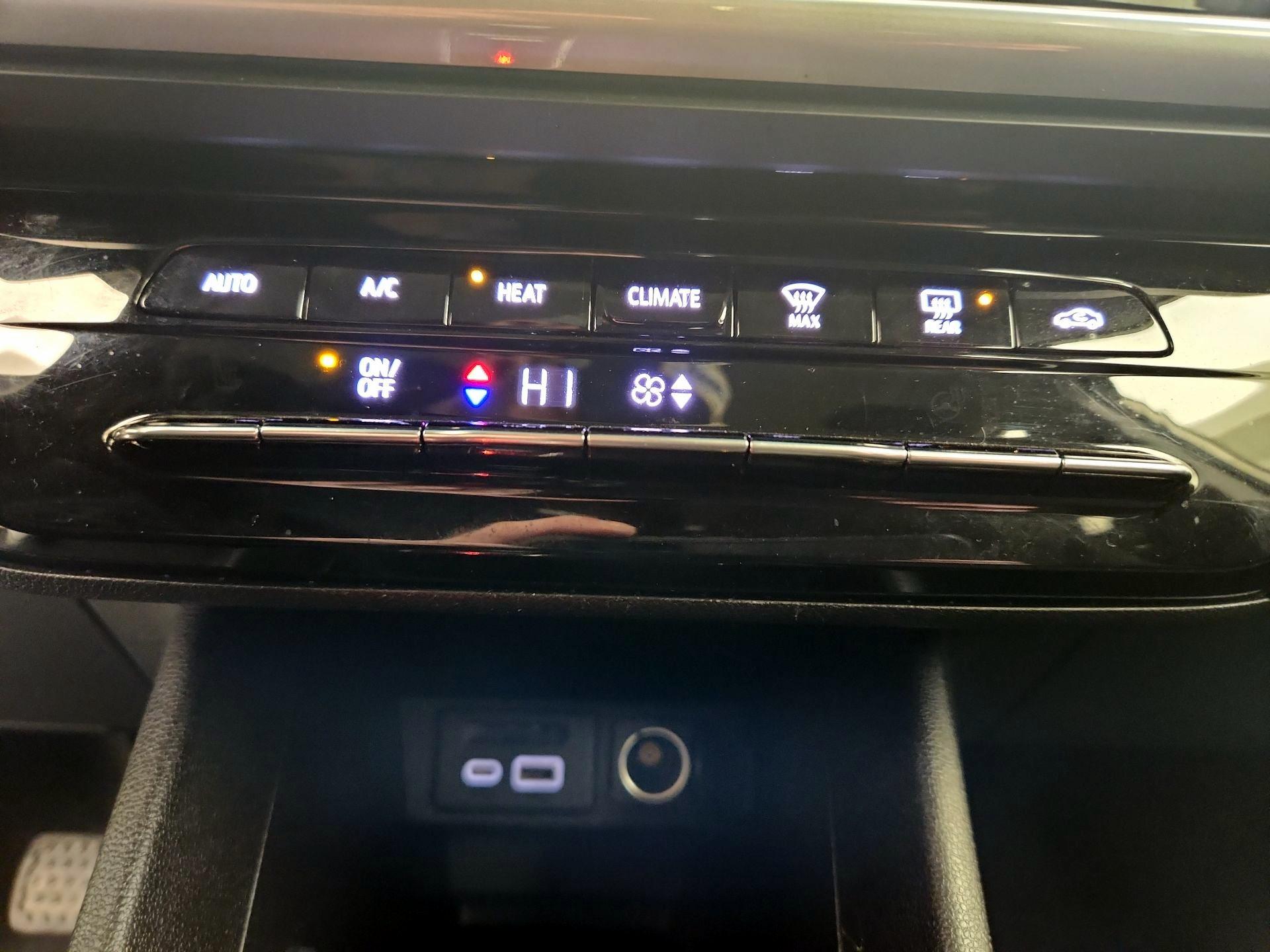 Thumbnail: 2022 Chevrolet Bolt EV - 16