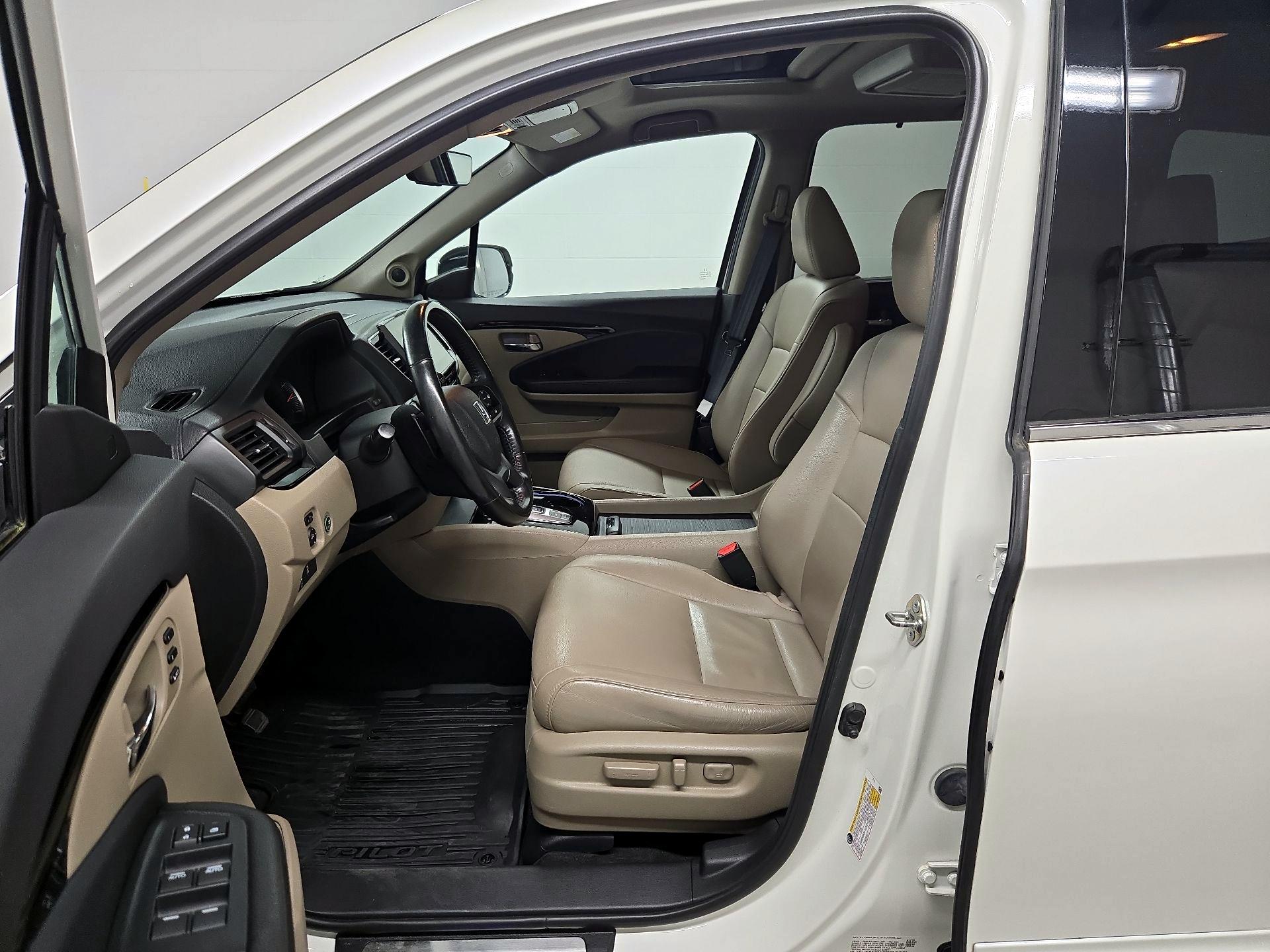 Thumbnail: 2019 Honda Pilot - 11