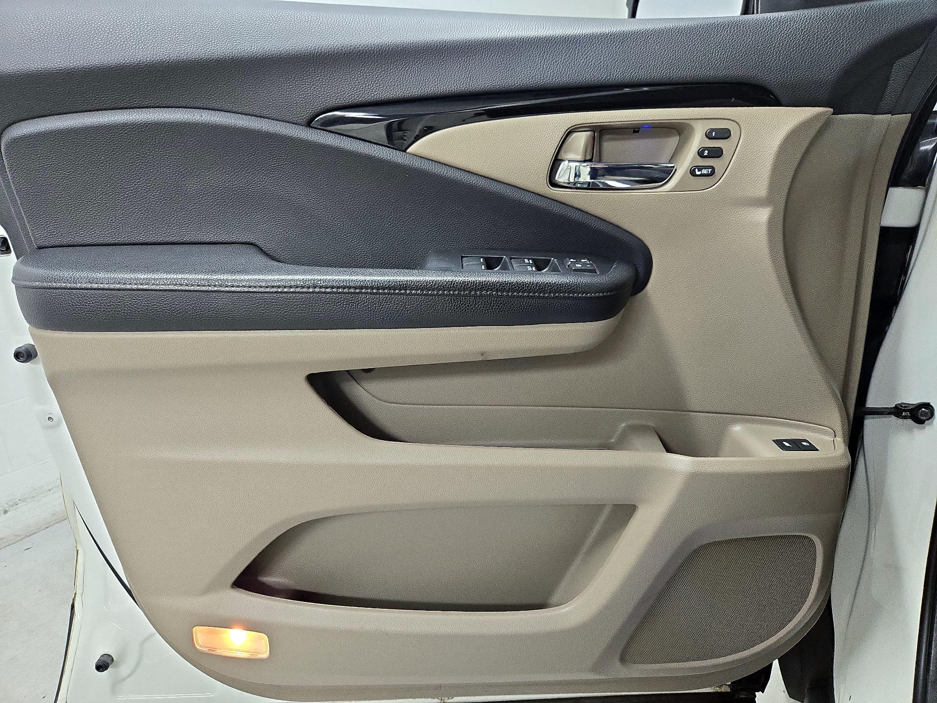 Thumbnail: 2019 Honda Pilot - 12