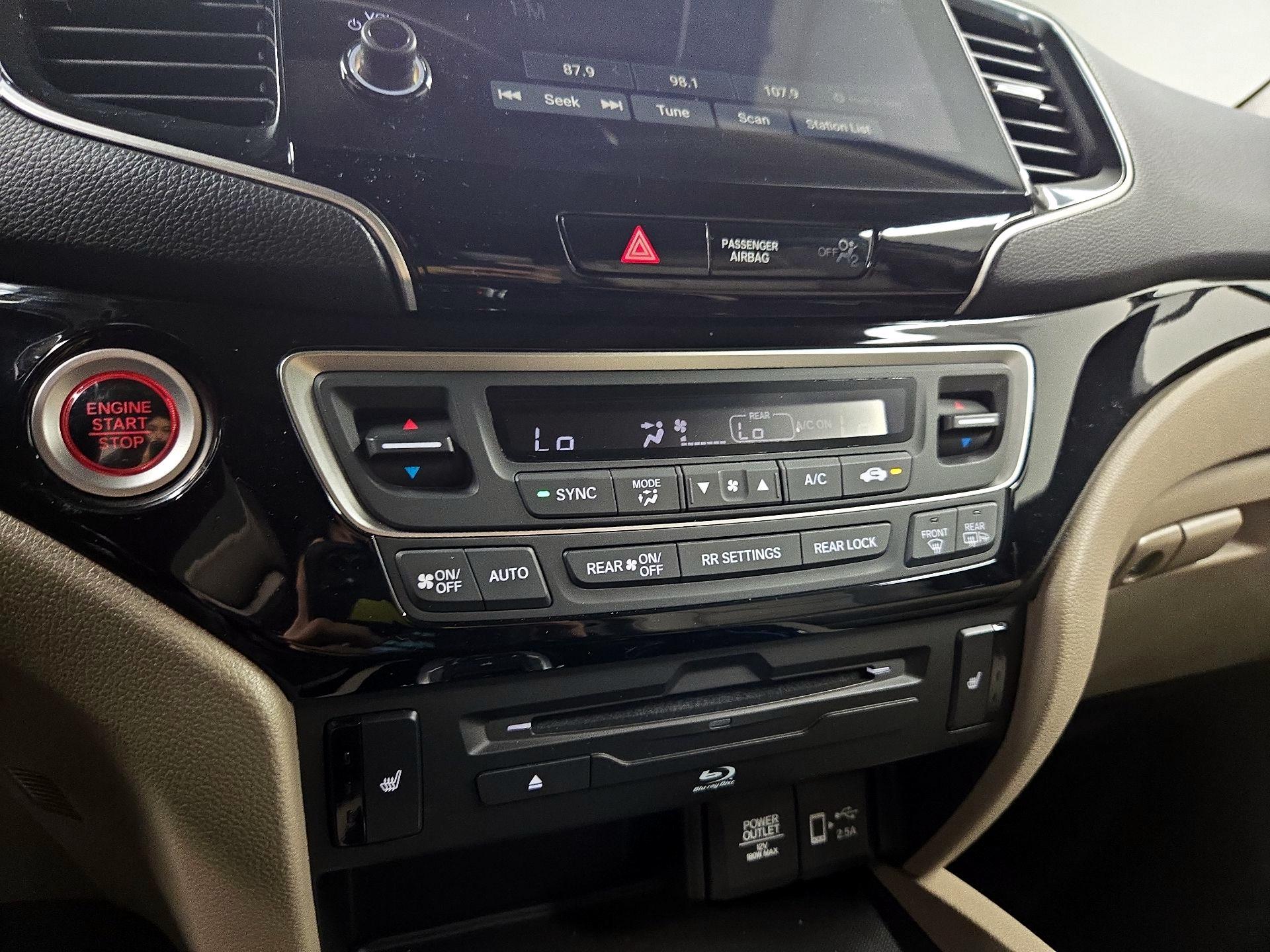 Thumbnail: 2019 Honda Pilot - 17