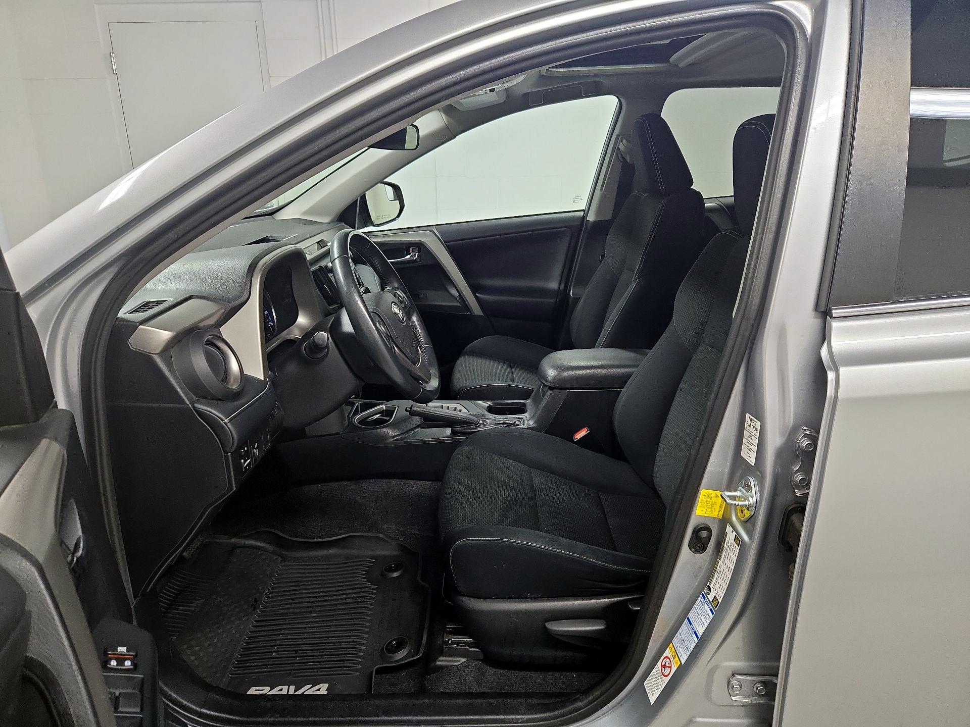 Thumbnail: 2016 Toyota RAV4 - 11