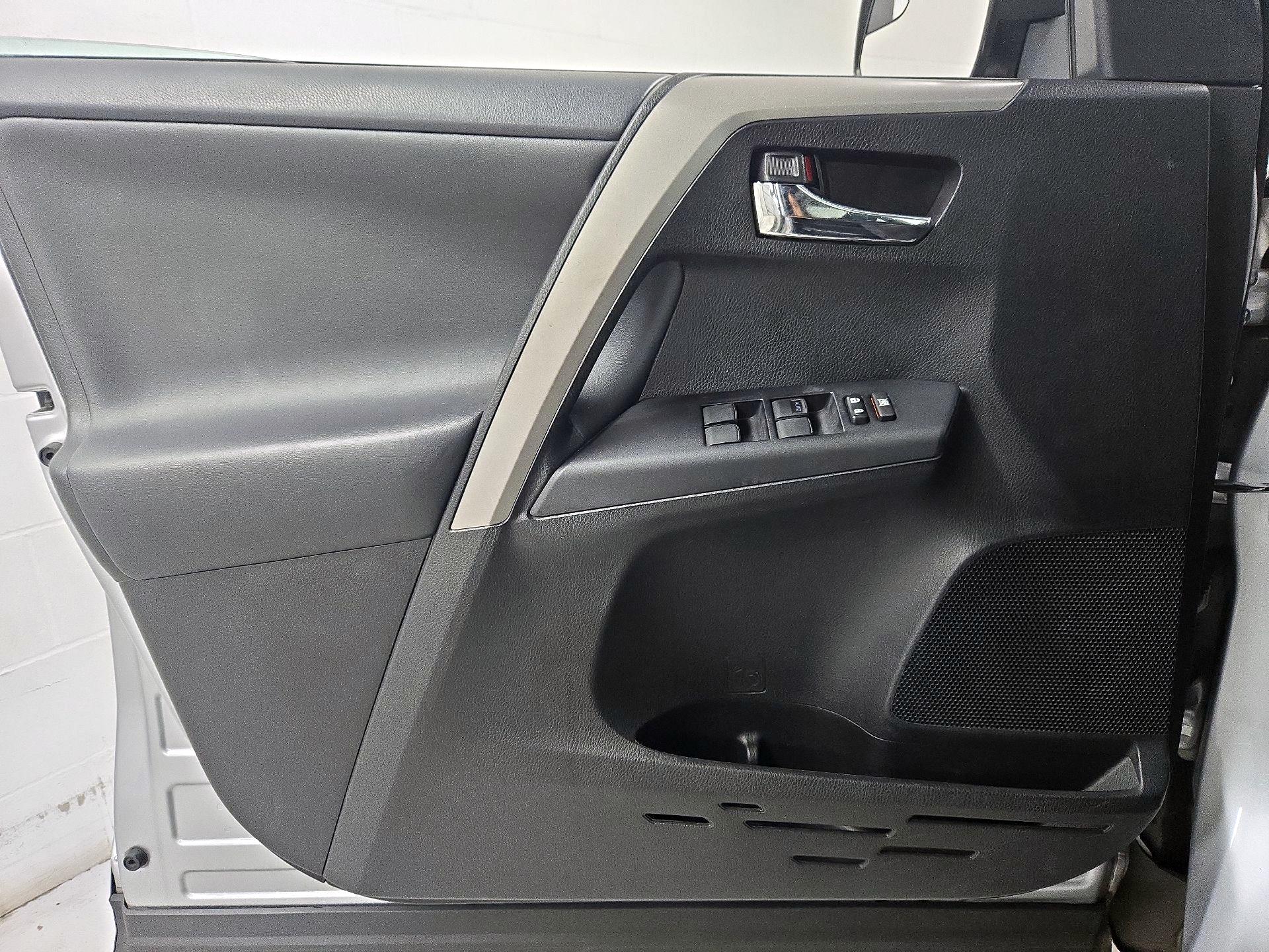 Thumbnail: 2016 Toyota RAV4 - 12