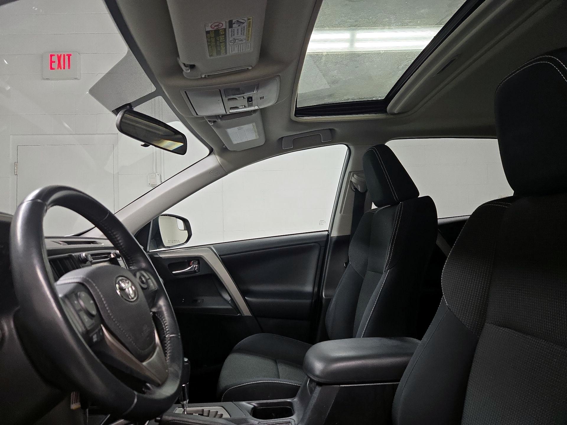 Thumbnail: 2016 Toyota RAV4 - 19