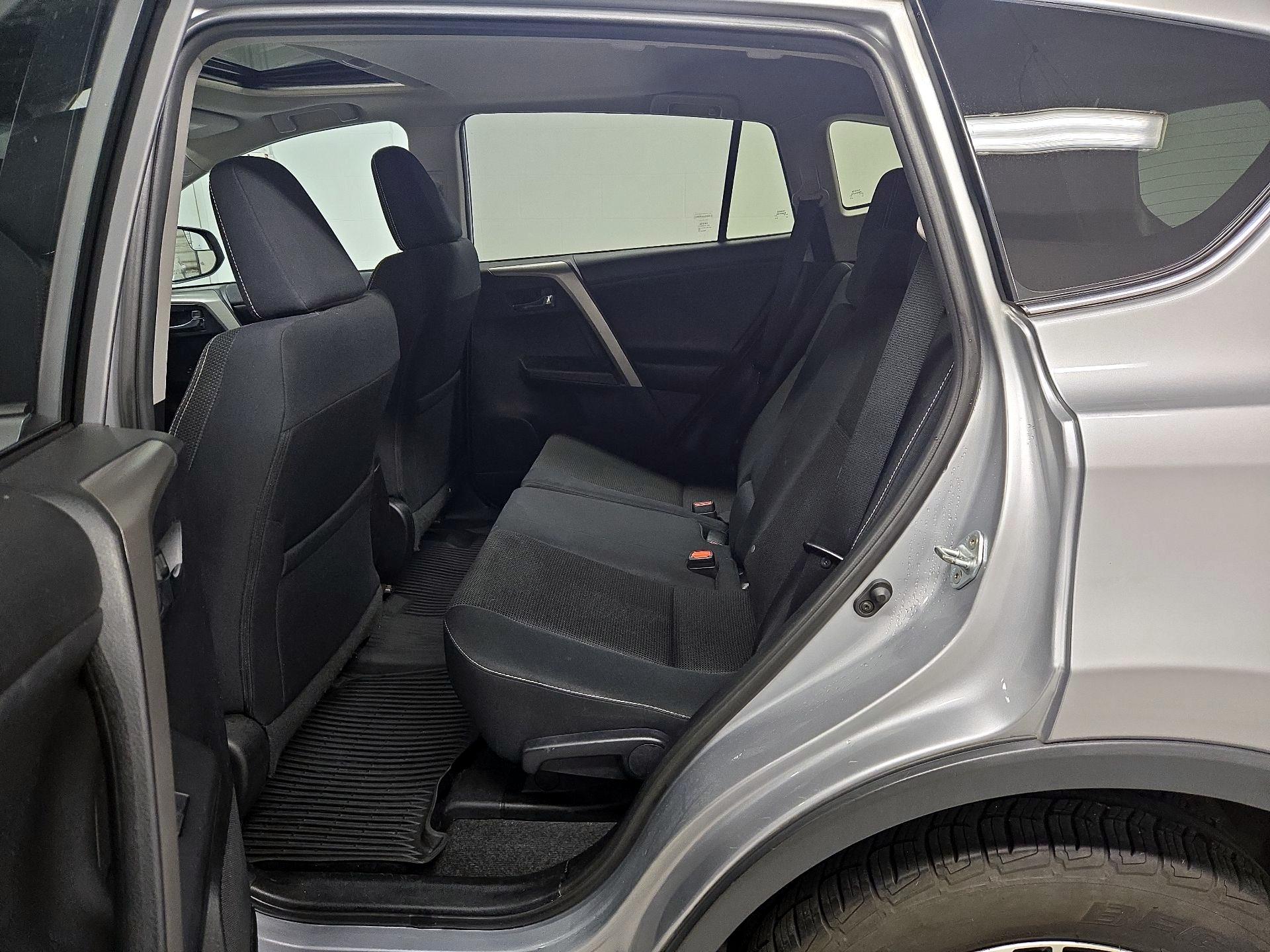 Thumbnail: 2016 Toyota RAV4 - 20