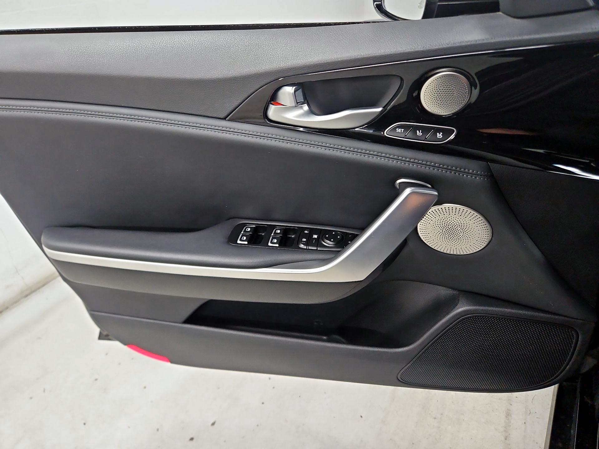 Thumbnail: 2018 Kia Stinger - 12