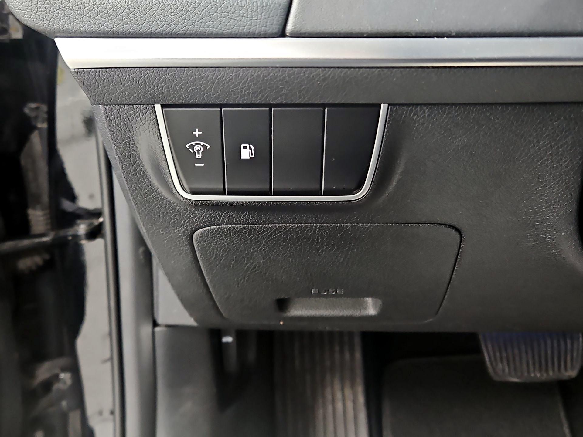 Thumbnail: 2018 Kia Stinger - 13