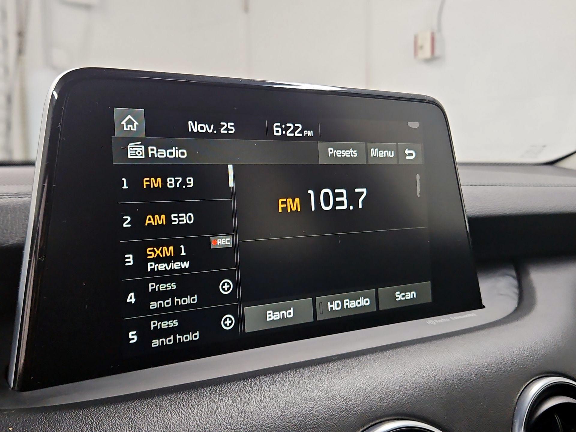 Thumbnail: 2018 Kia Stinger - 16