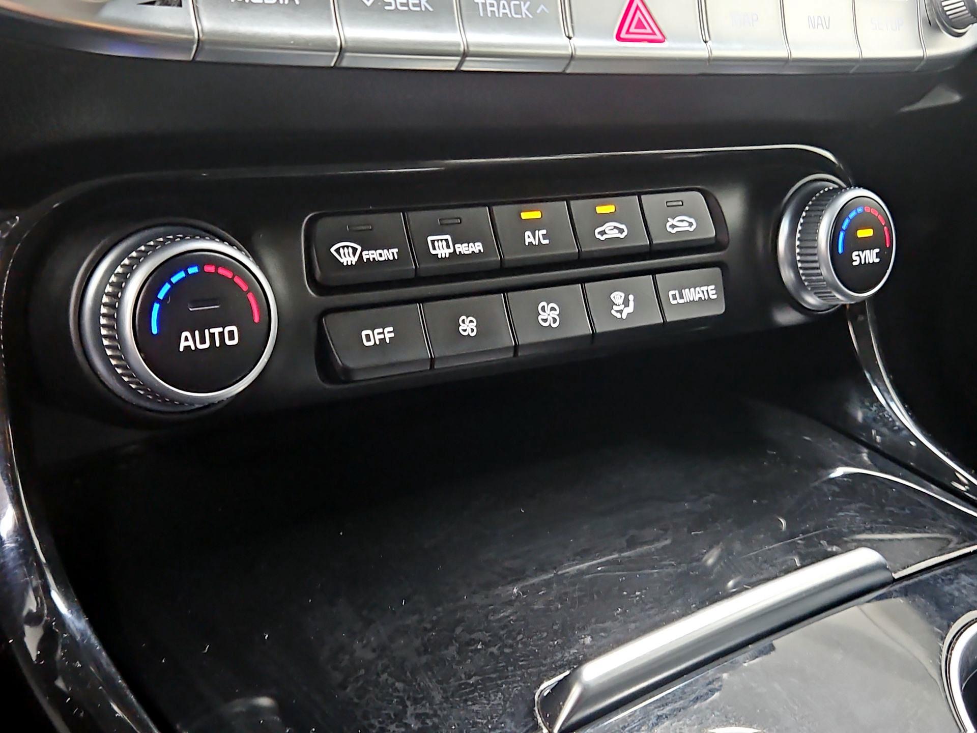 Thumbnail: 2018 Kia Stinger - 17