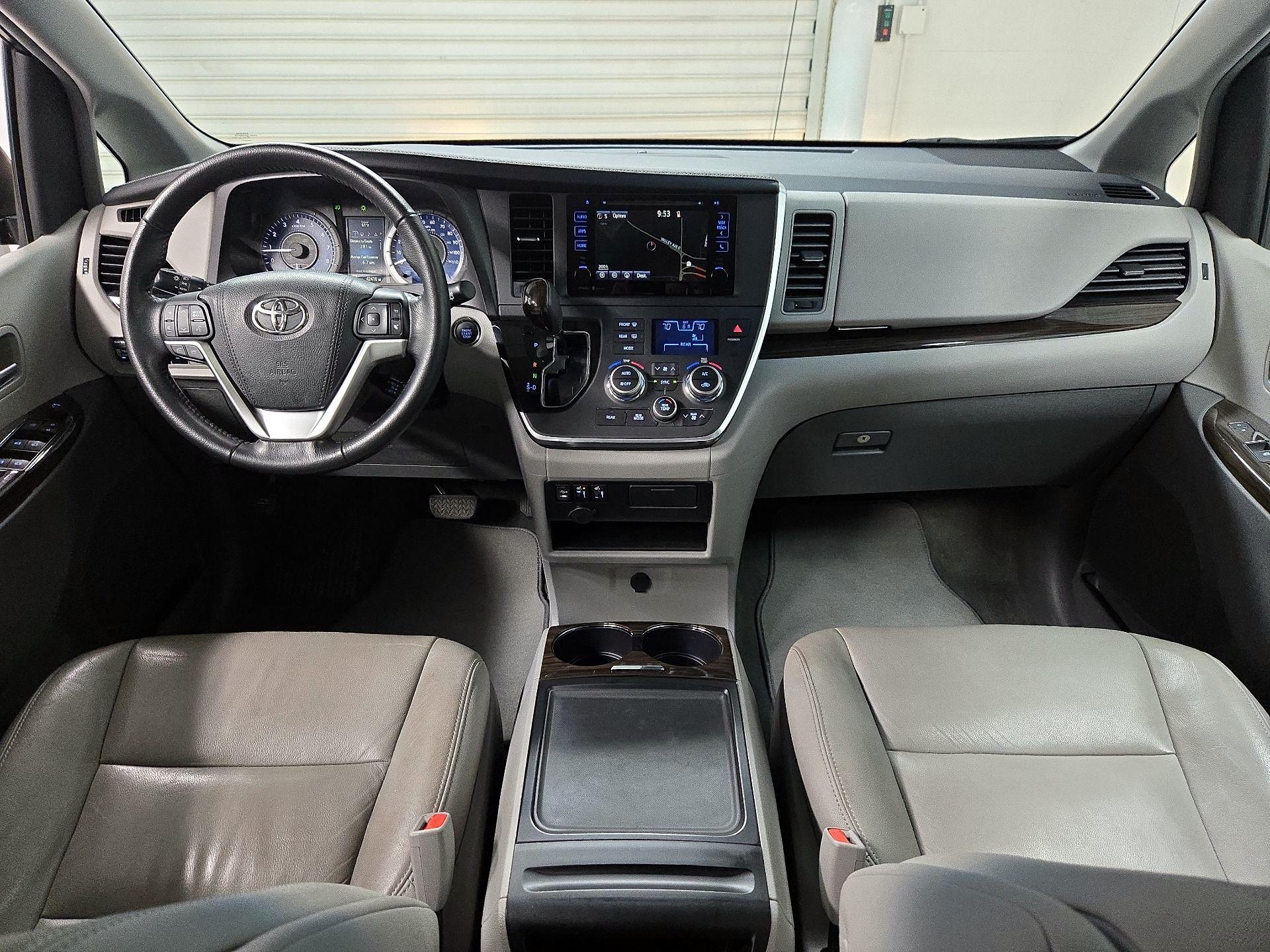 Thumbnail: 2015 Toyota Sienna - 9