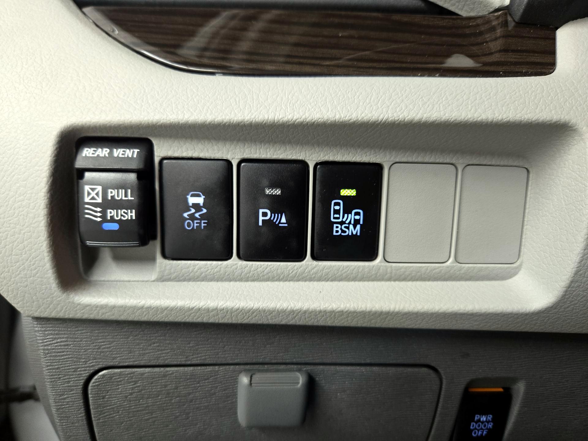 Thumbnail: 2015 Toyota Sienna - 13