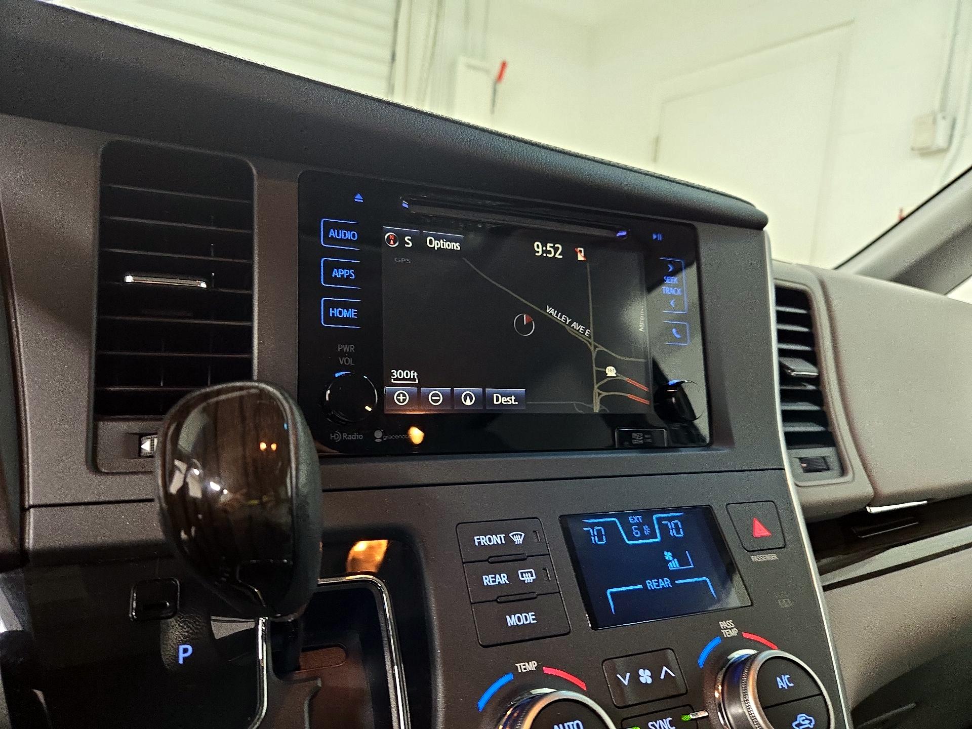 Thumbnail: 2015 Toyota Sienna - 14