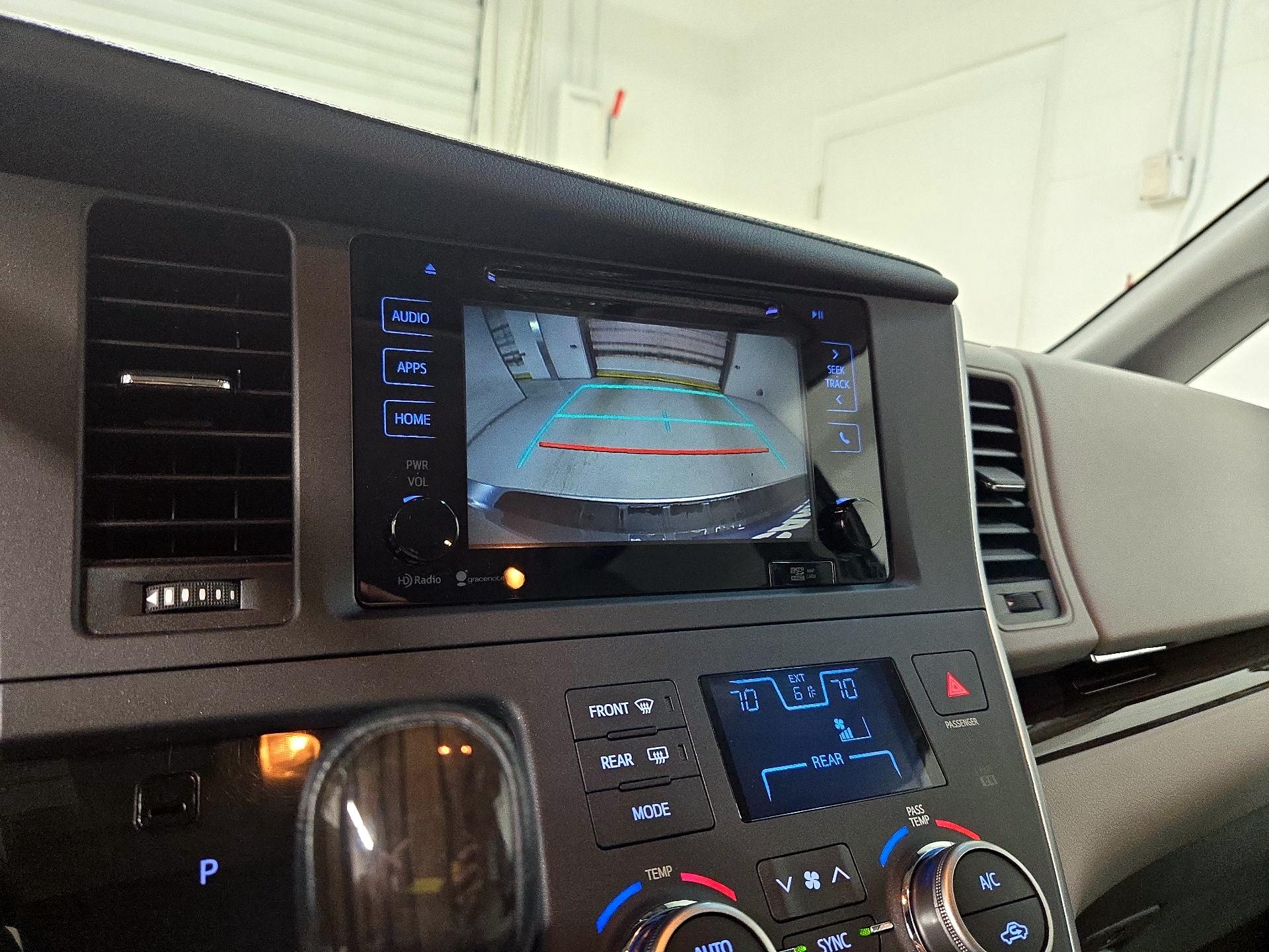 Thumbnail: 2015 Toyota Sienna - 15