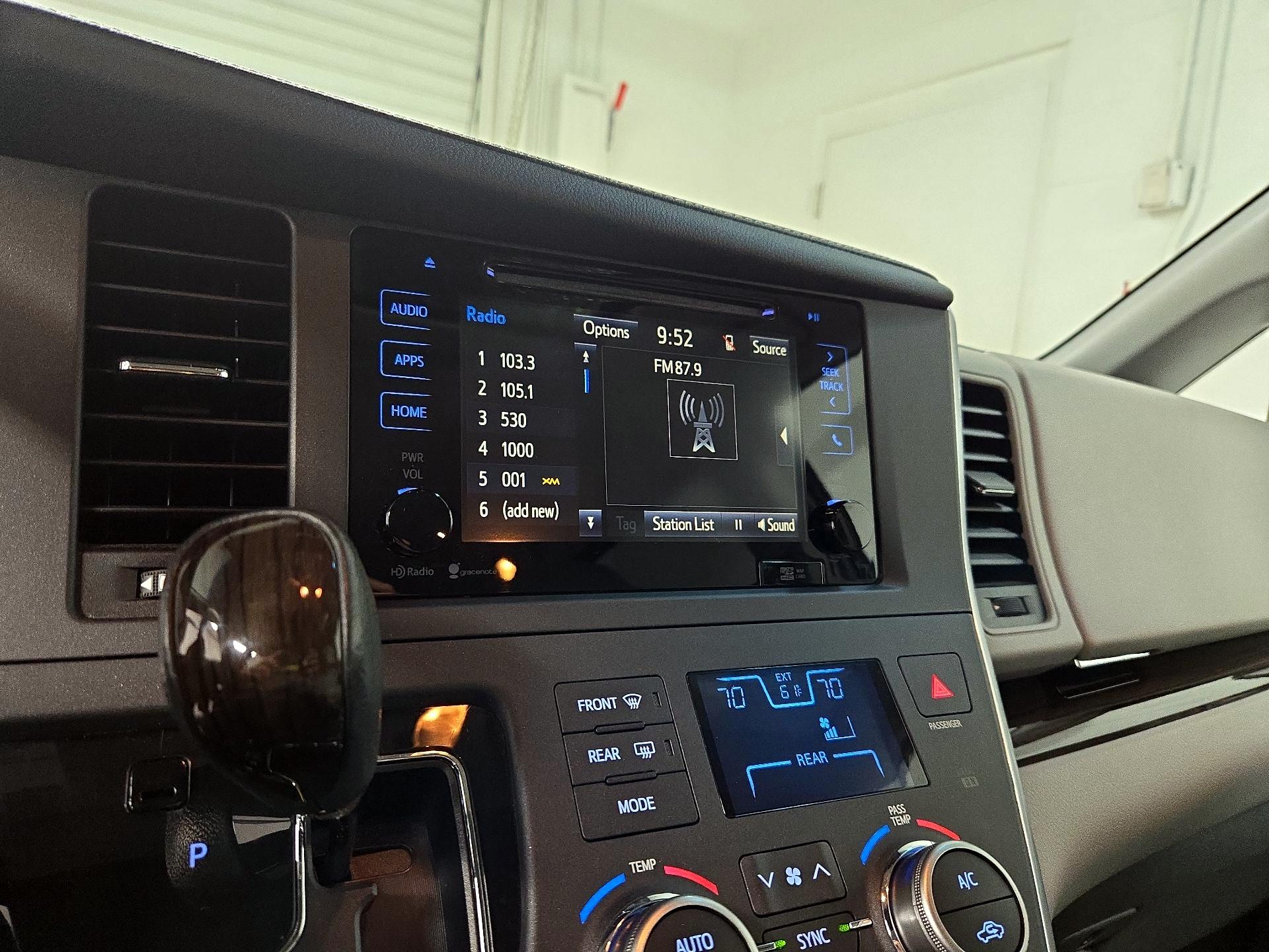 Thumbnail: 2015 Toyota Sienna - 16