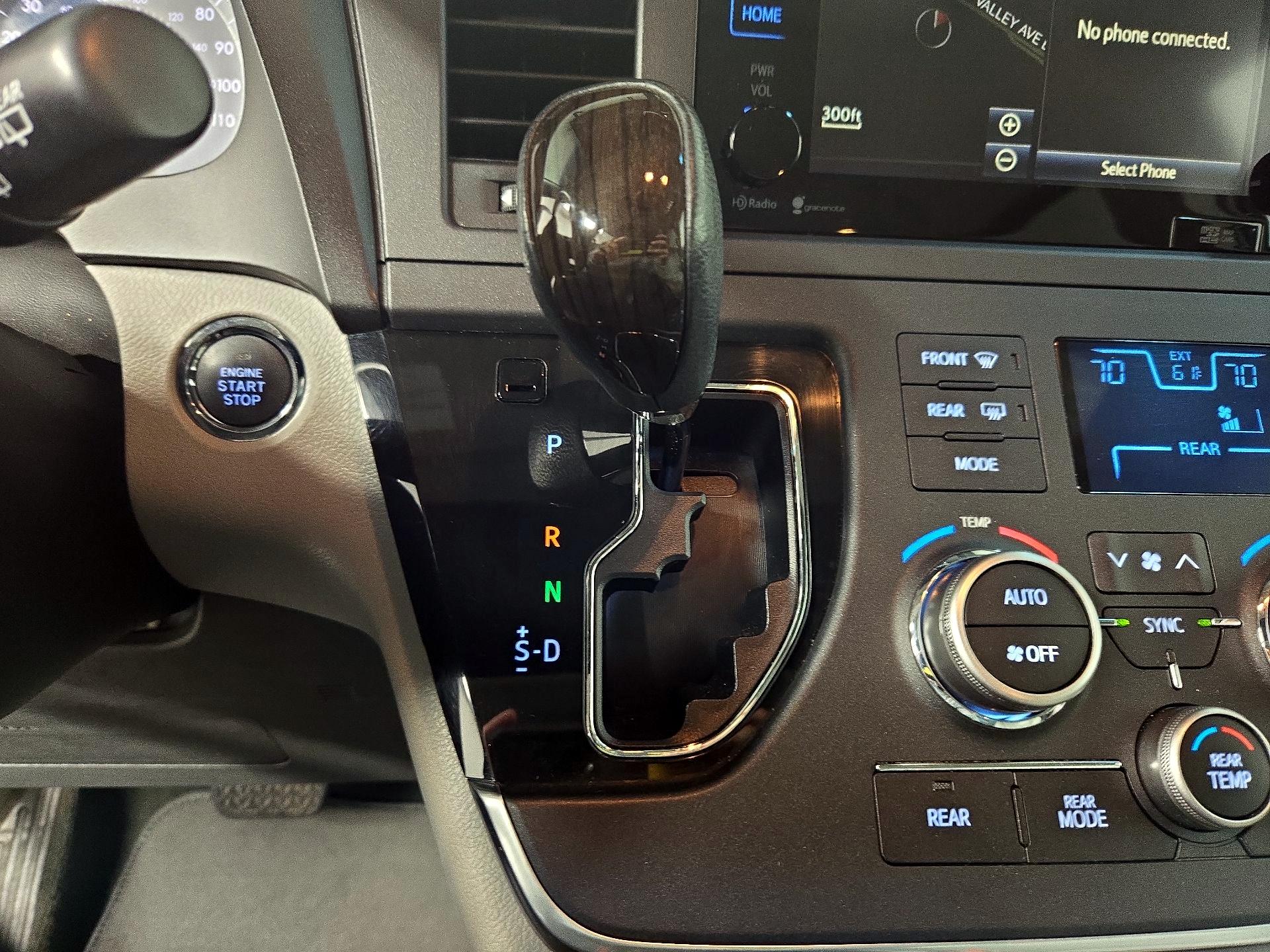 Thumbnail: 2015 Toyota Sienna - 18