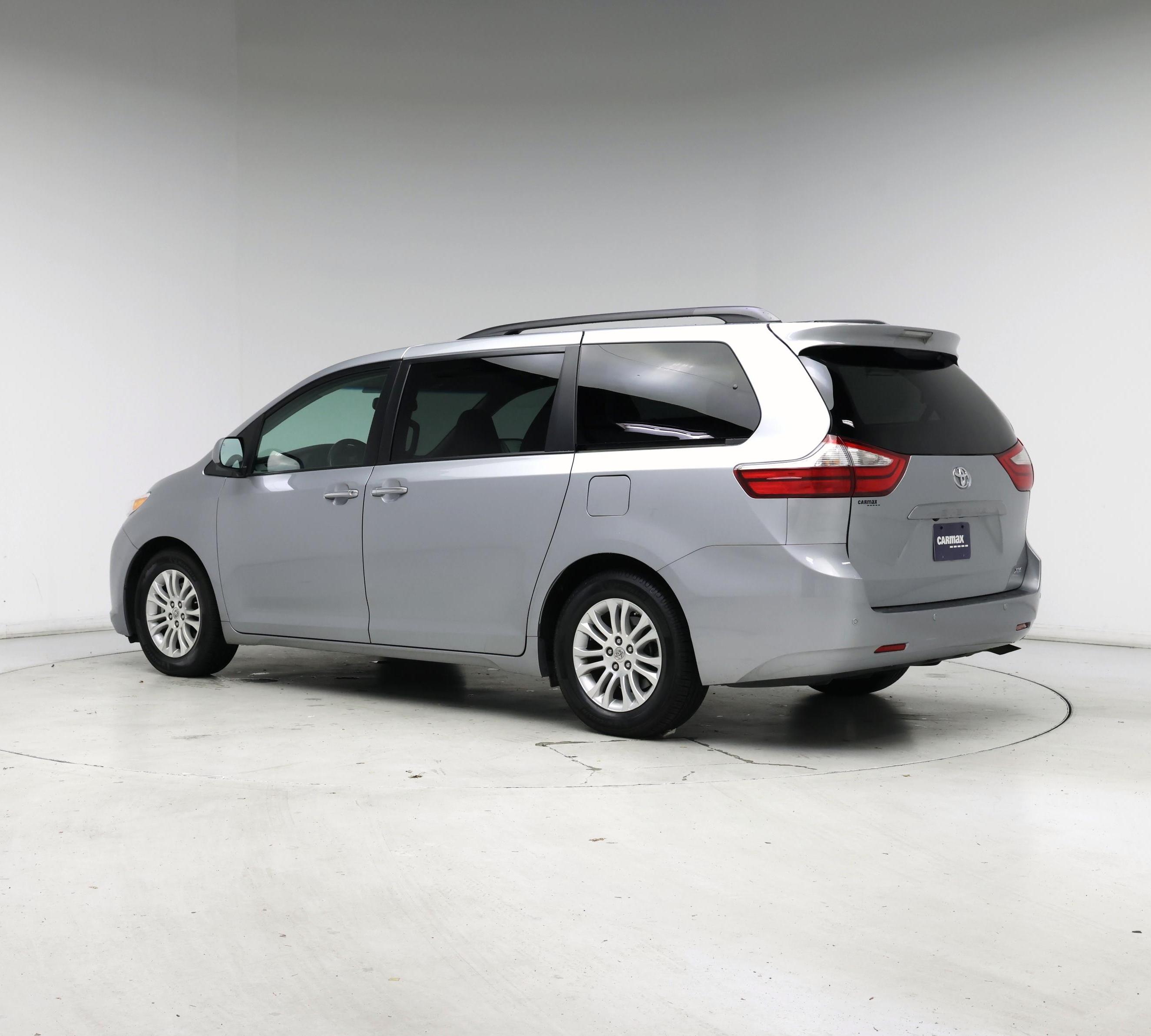 Thumbnail: 2015 Toyota Sienna - 2