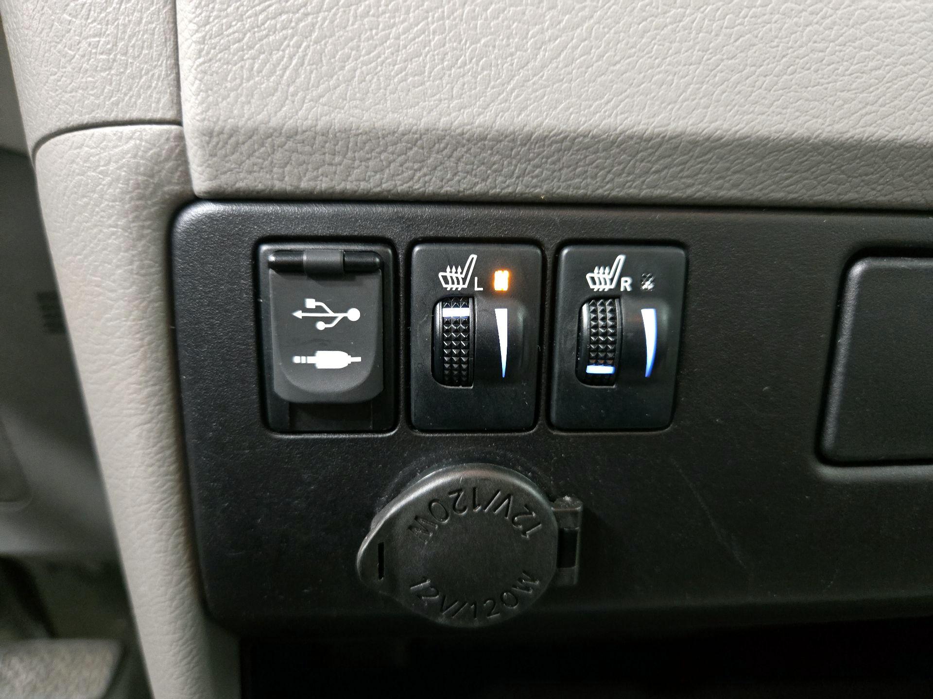 Thumbnail: 2015 Toyota Sienna - 19