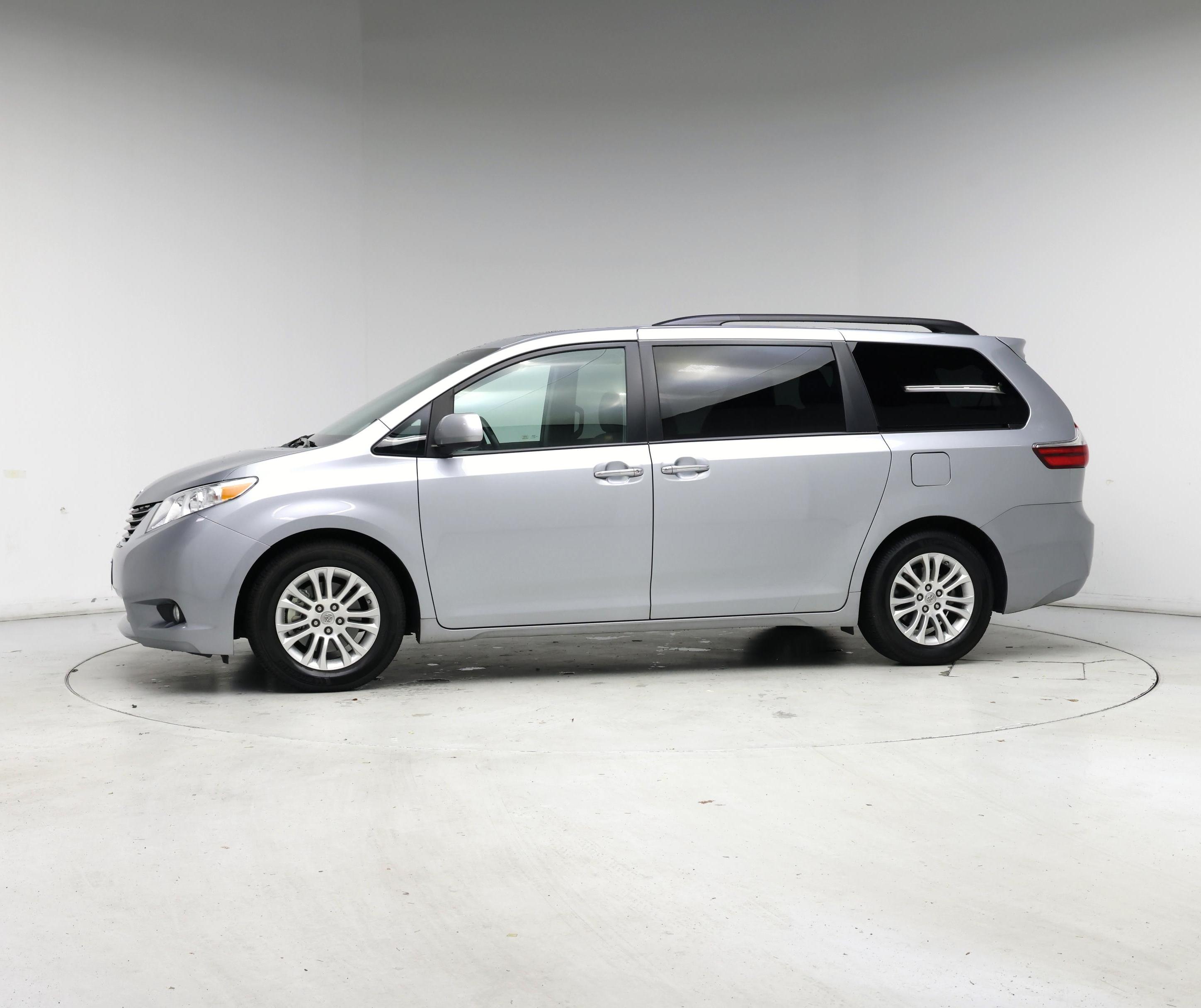 Thumbnail: 2015 Toyota Sienna - 3