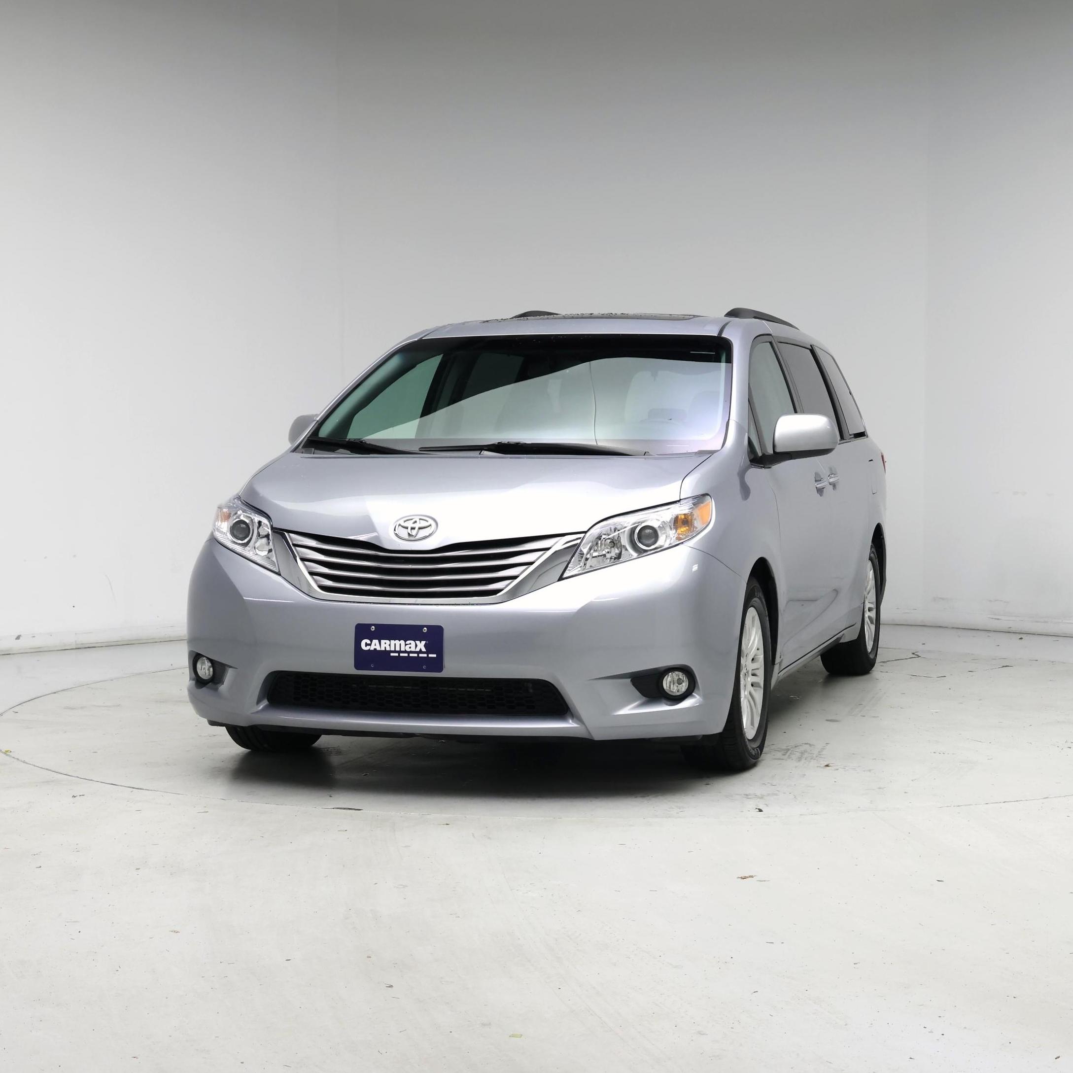 Thumbnail: 2015 Toyota Sienna - 4