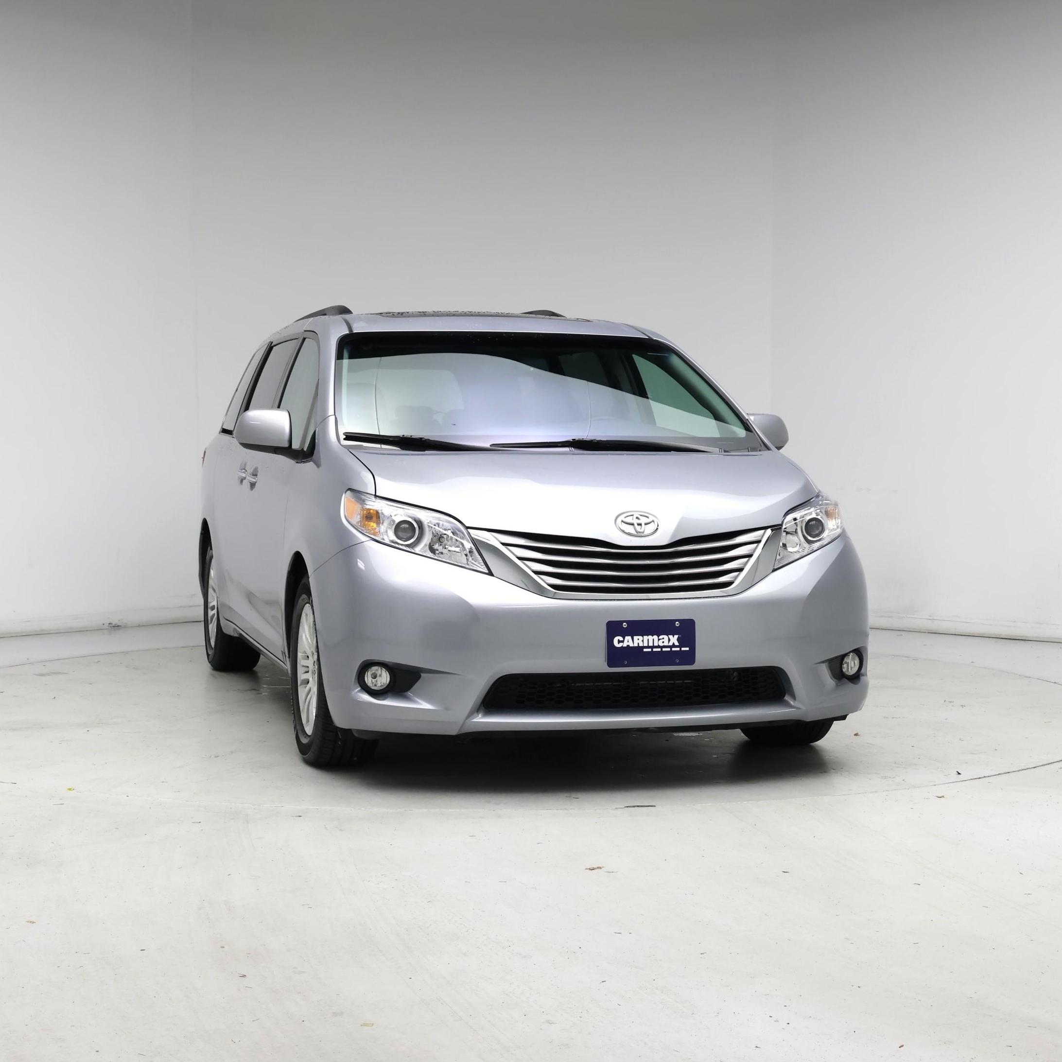 Thumbnail: 2015 Toyota Sienna - 5