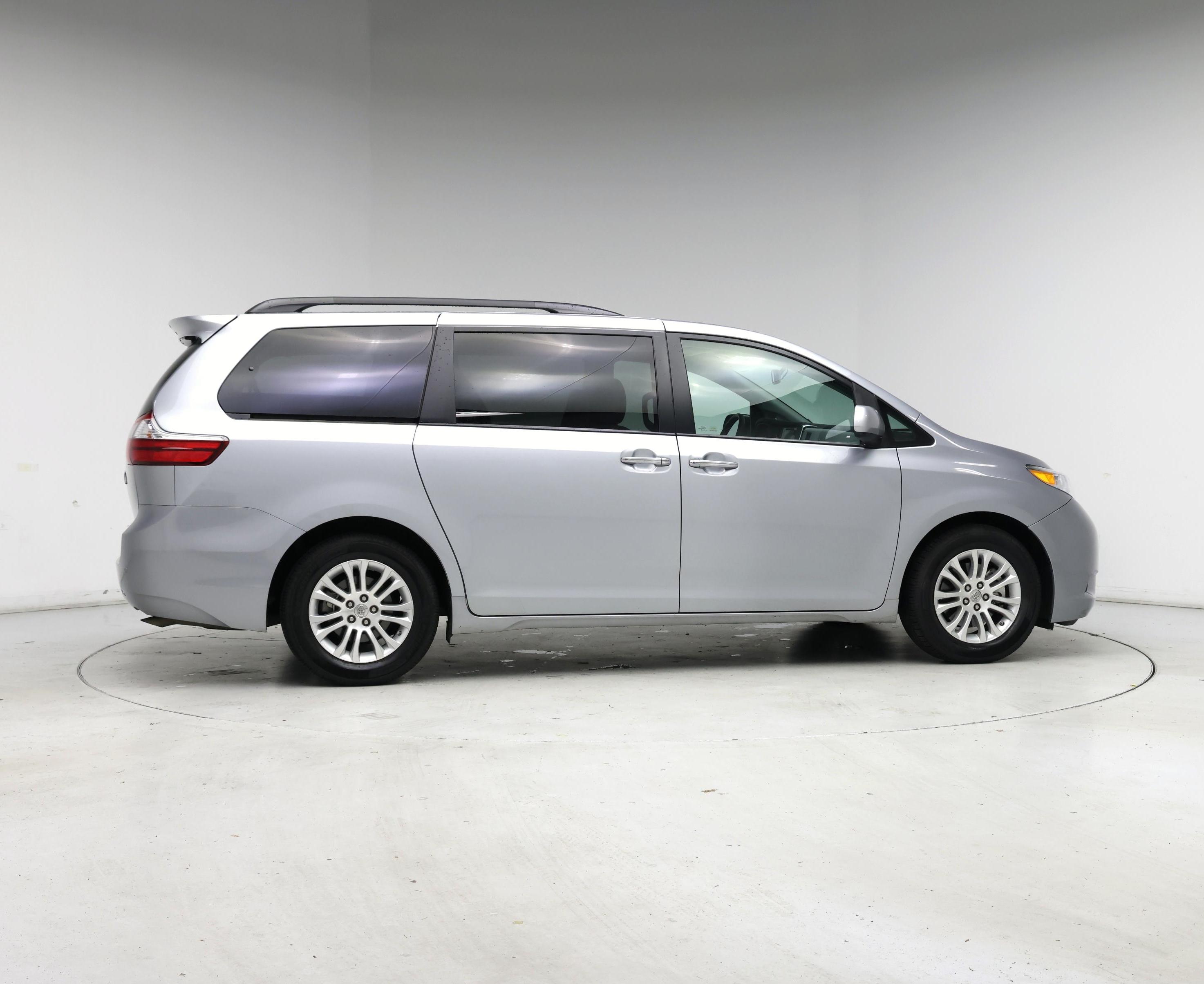 Thumbnail: 2015 Toyota Sienna - 7