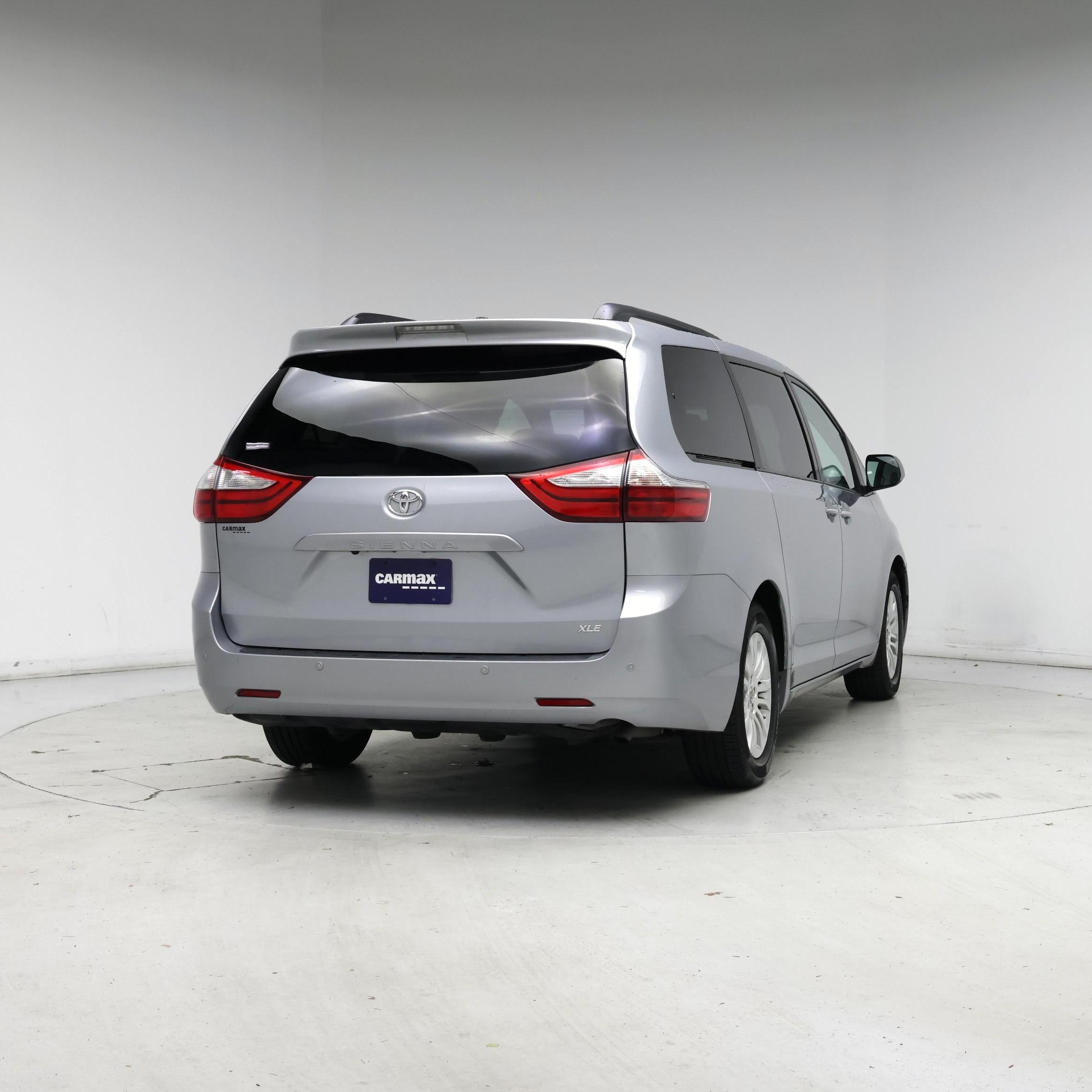 Thumbnail: 2015 Toyota Sienna - 8