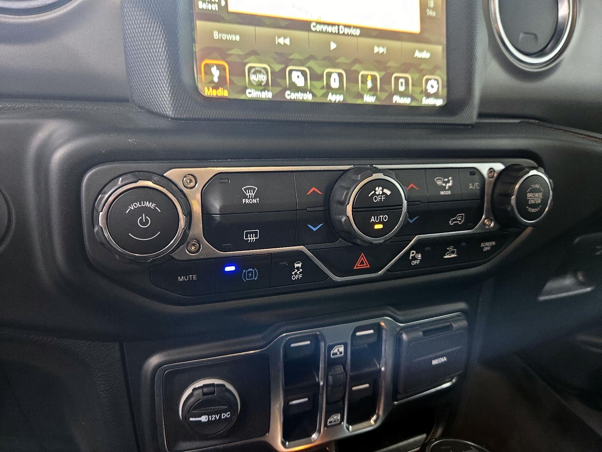 Thumbnail: 2022 Jeep Wrangler - 17