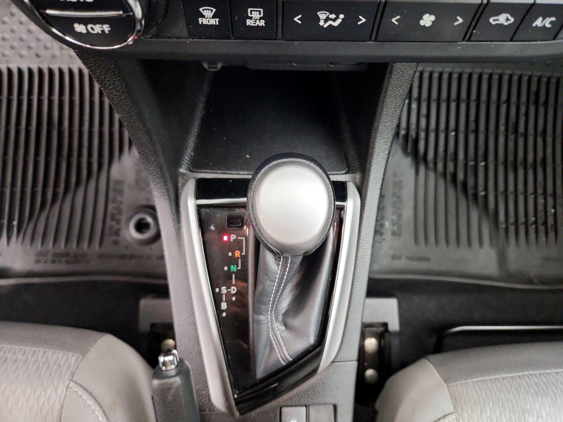 Thumbnail: 2015 Toyota Corolla - 17