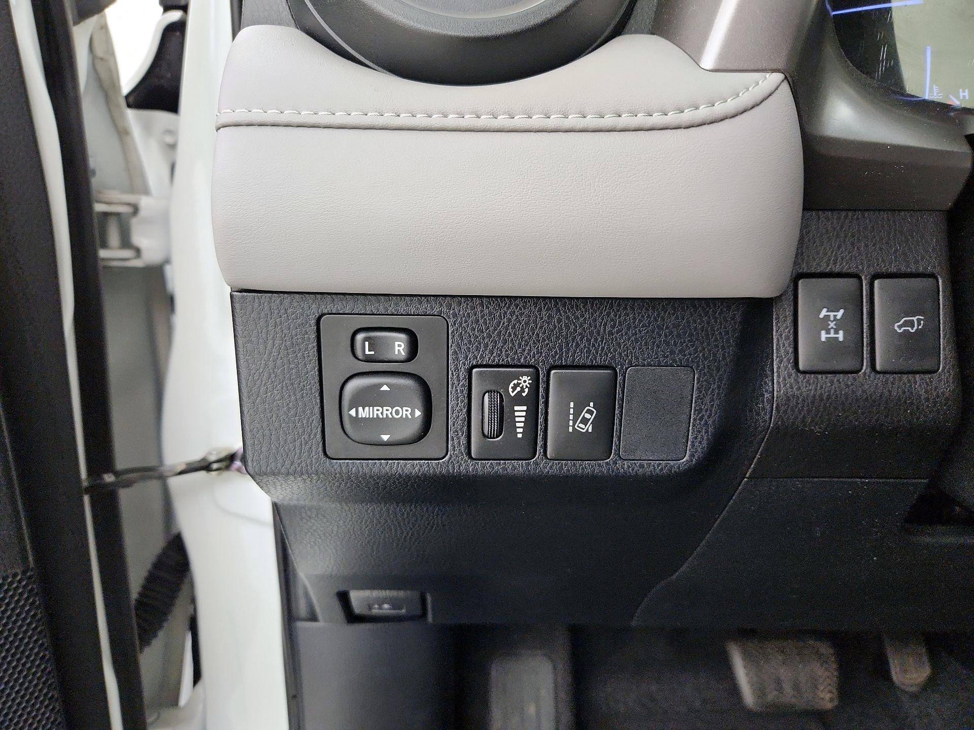 Thumbnail: 2018 Toyota RAV4 - 13