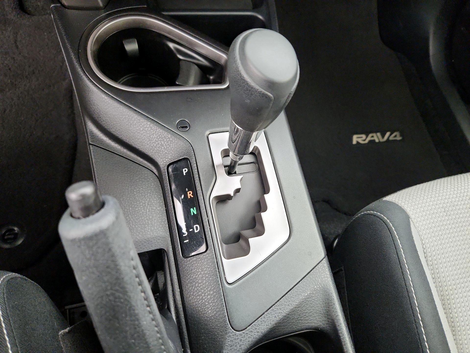 Thumbnail: 2018 Toyota RAV4 - 17