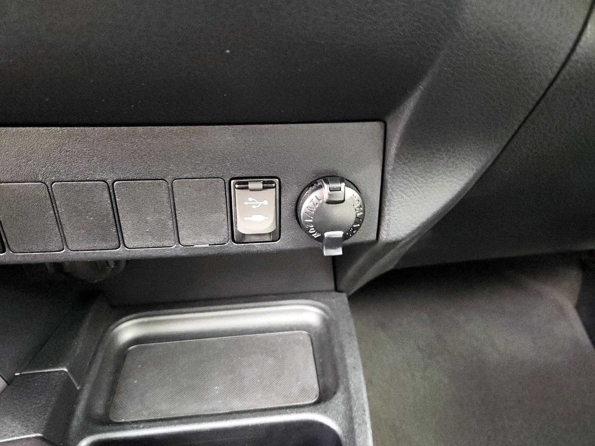 Thumbnail: 2018 Toyota RAV4 - 18