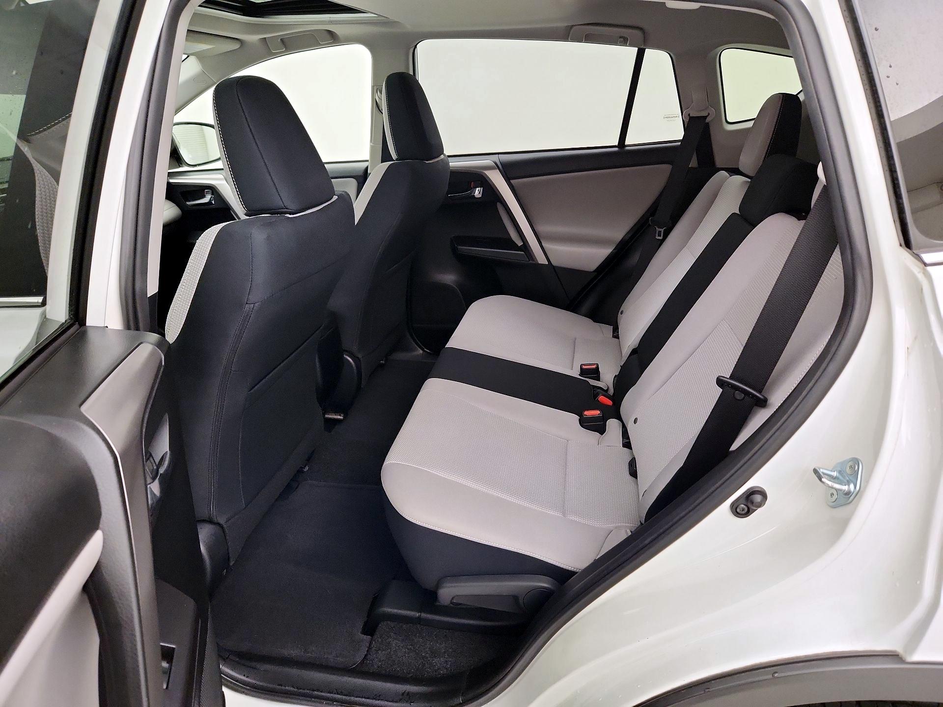 Thumbnail: 2018 Toyota RAV4 - 20