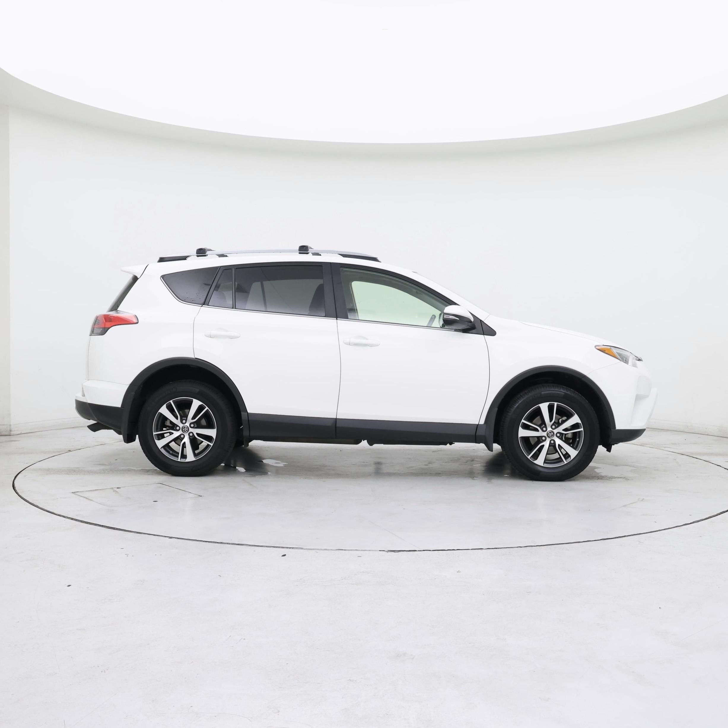 Thumbnail: 2018 Toyota RAV4 - 7