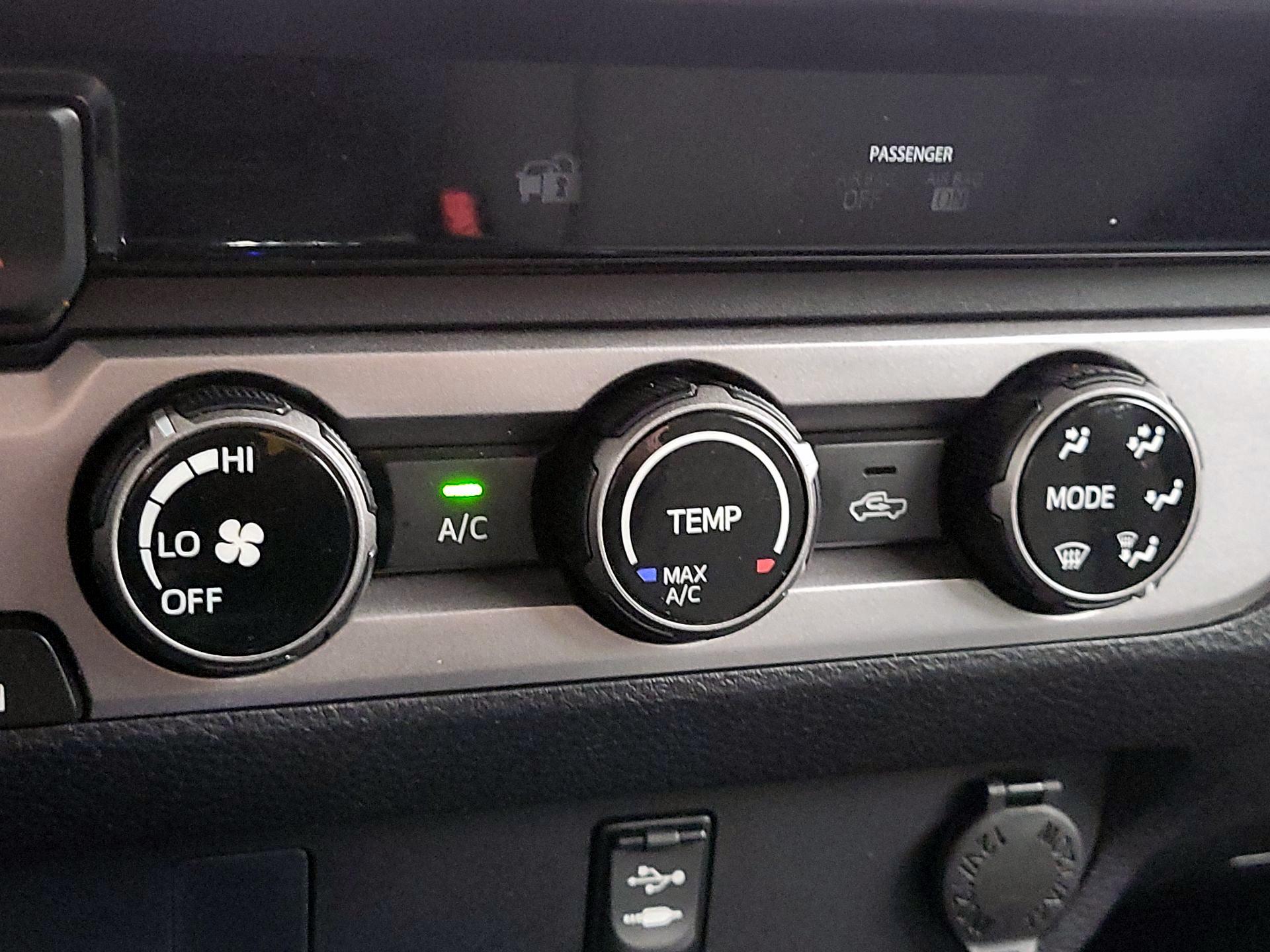 Thumbnail: 2016 Toyota Tacoma - 16