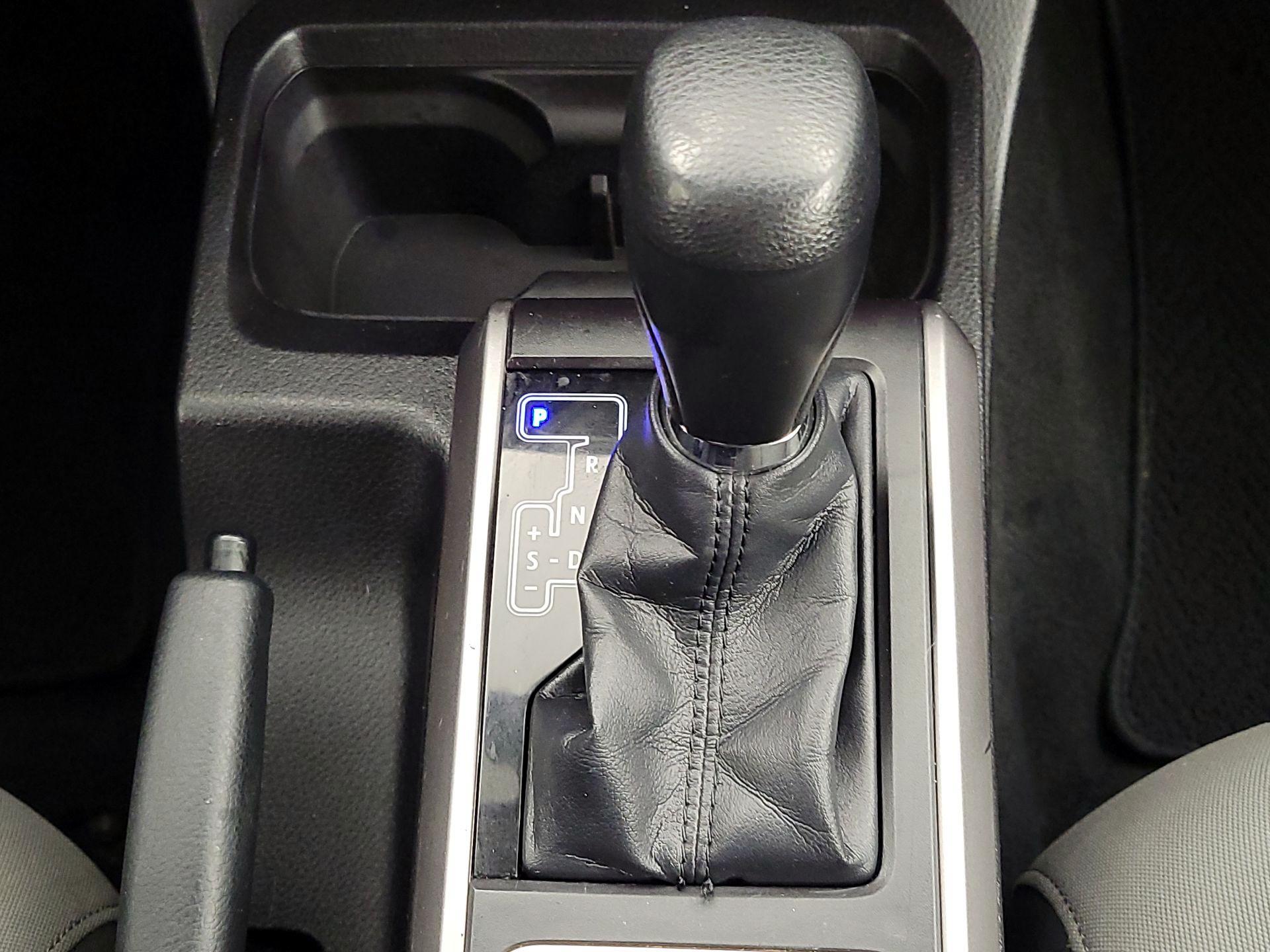 Thumbnail: 2016 Toyota Tacoma - 17