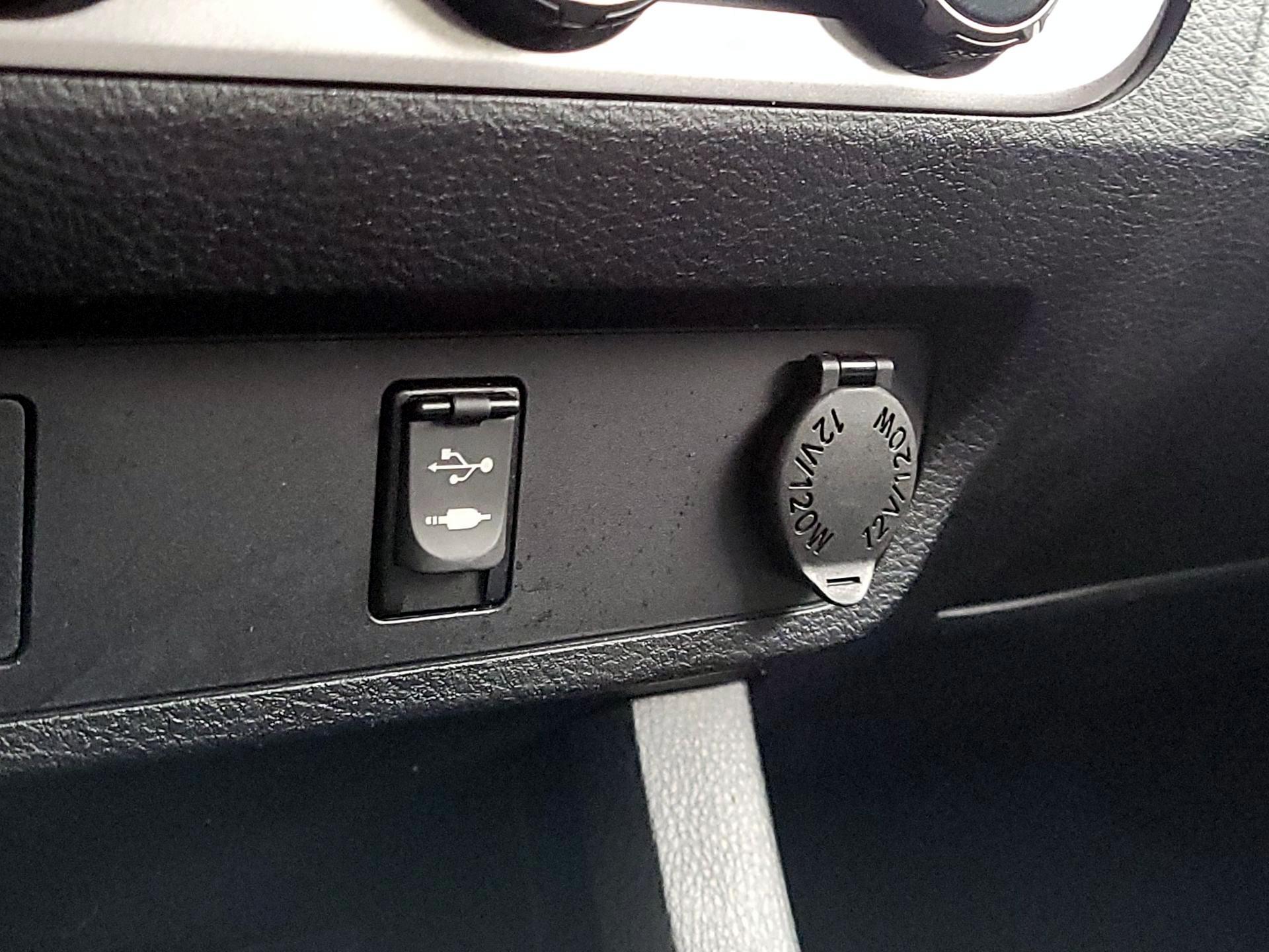 Thumbnail: 2016 Toyota Tacoma - 18