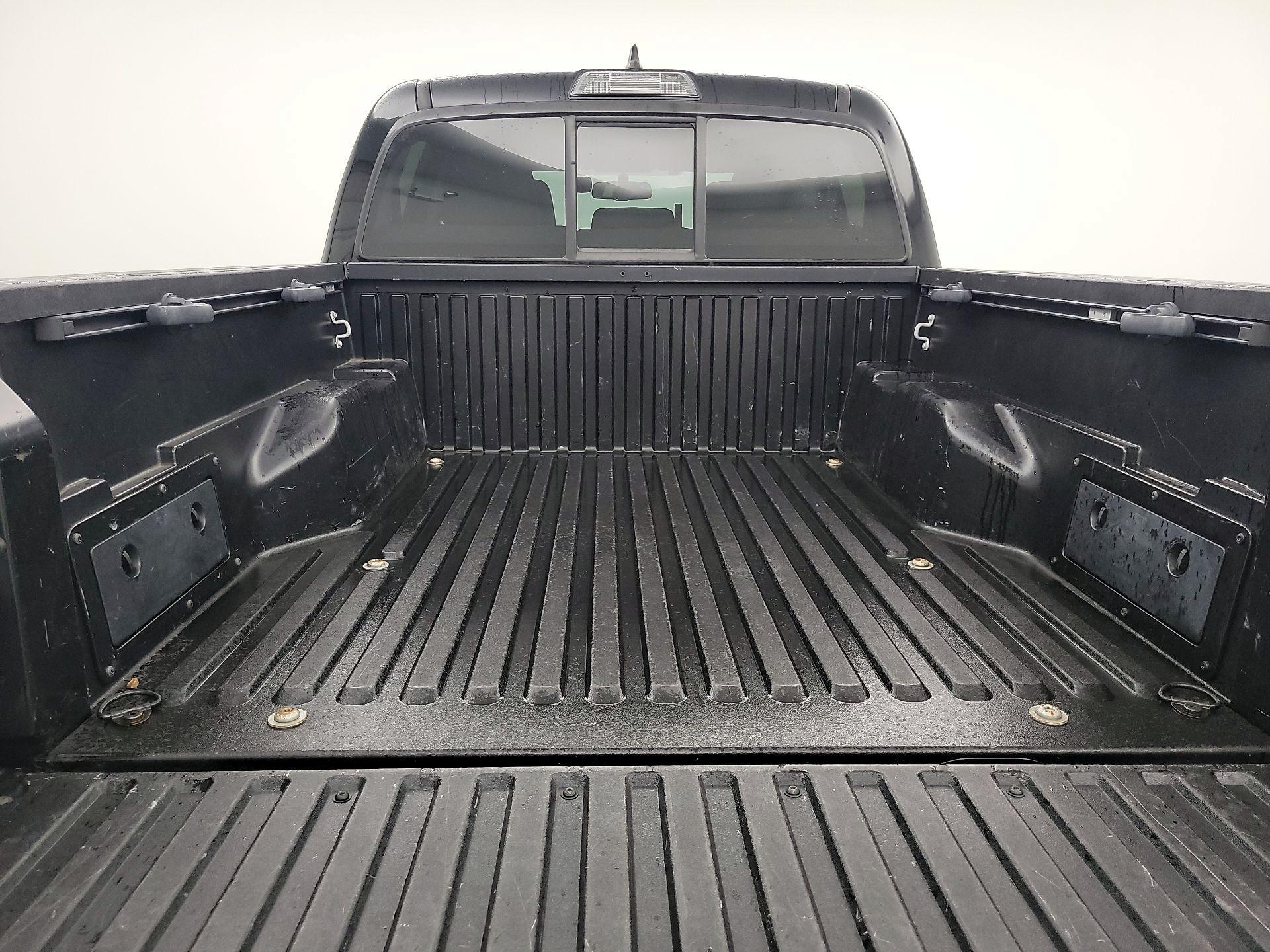 Thumbnail: 2016 Toyota Tacoma - 20