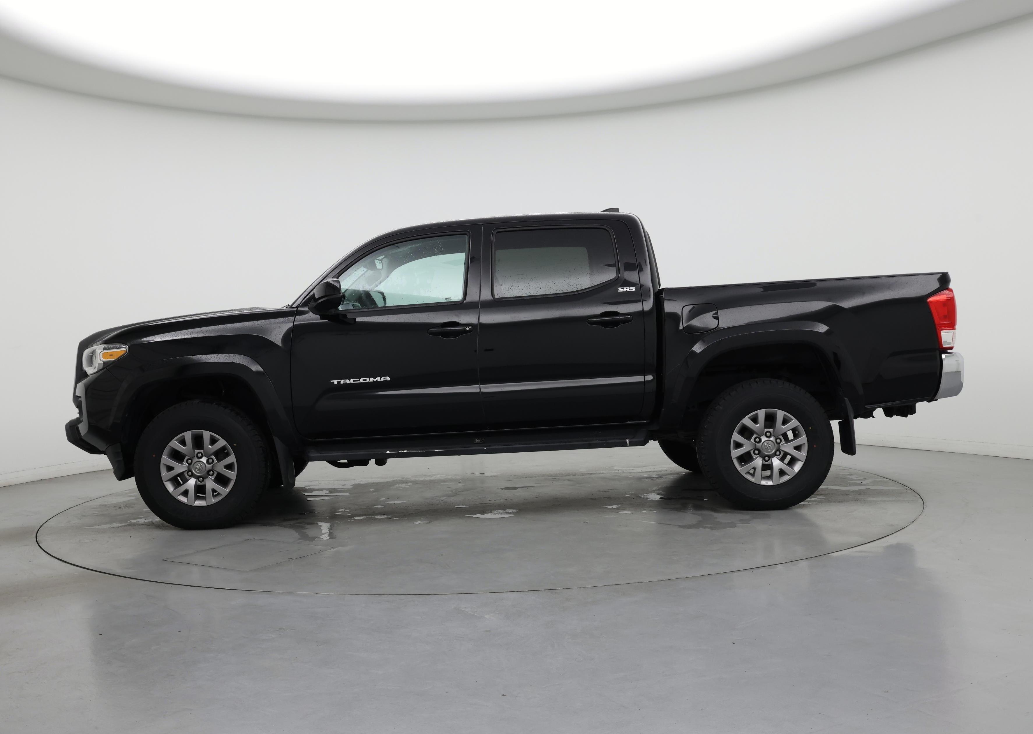 Thumbnail: 2016 Toyota Tacoma - 3