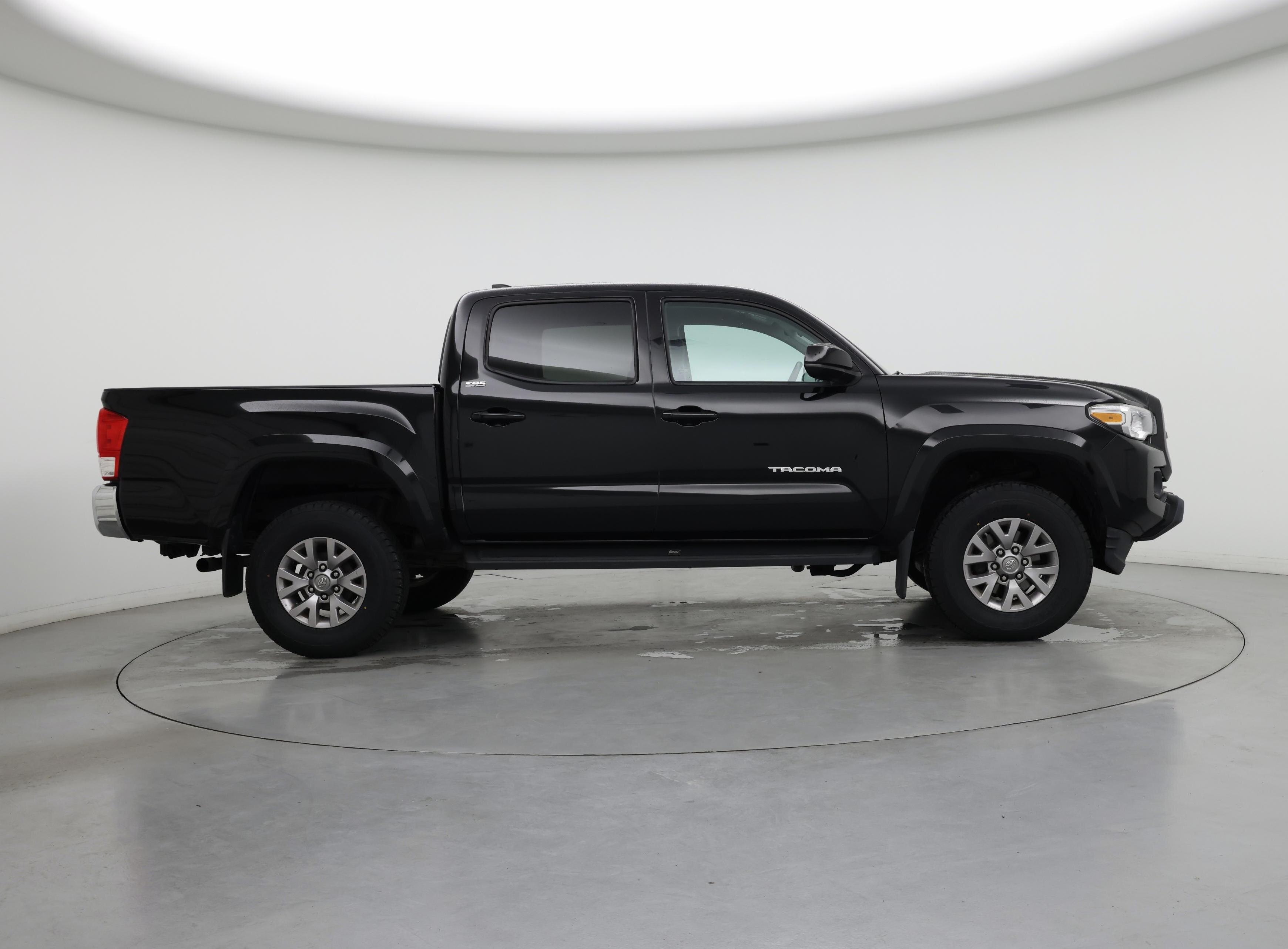 Thumbnail: 2016 Toyota Tacoma - 7