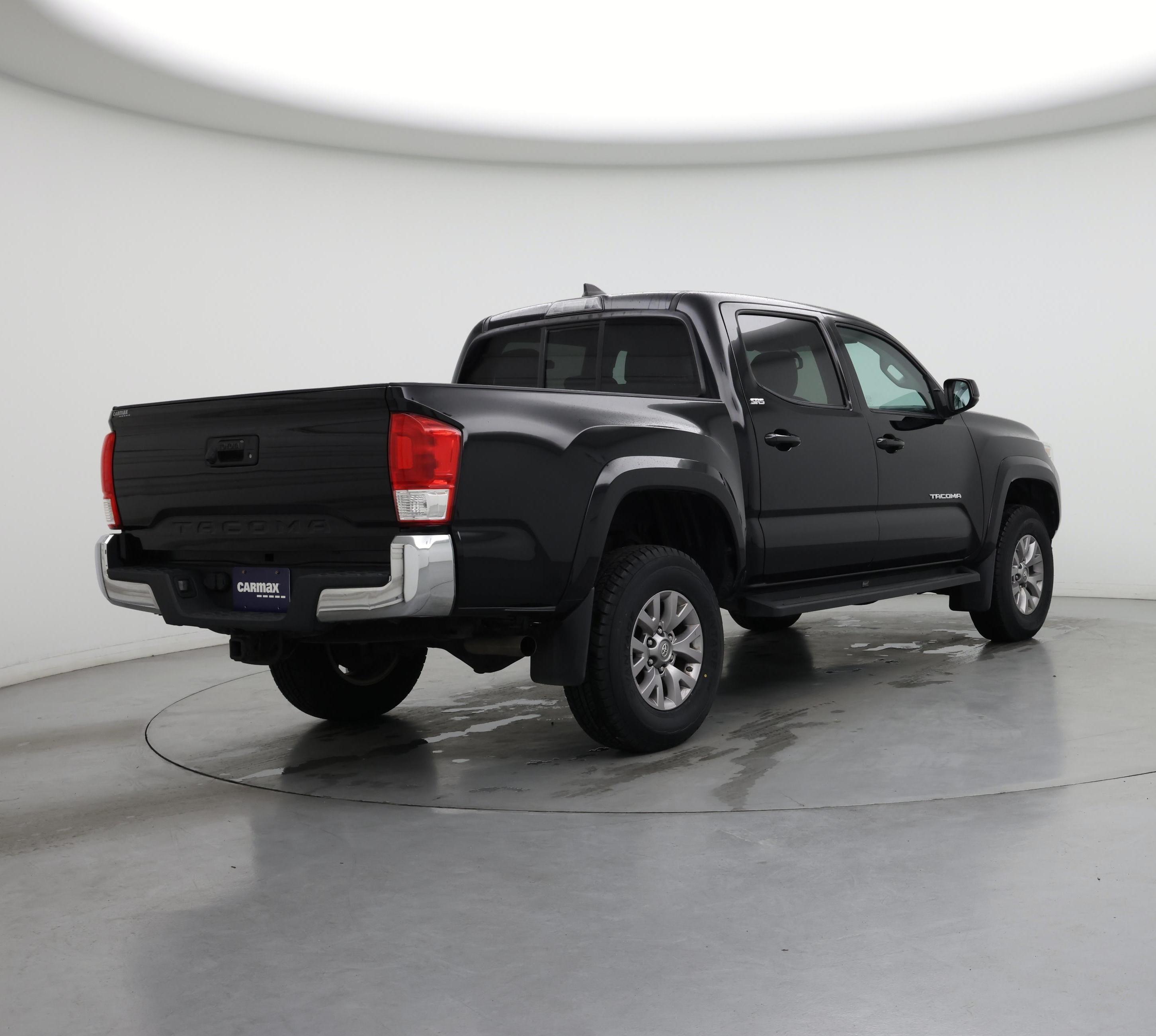 Thumbnail: 2016 Toyota Tacoma - 8