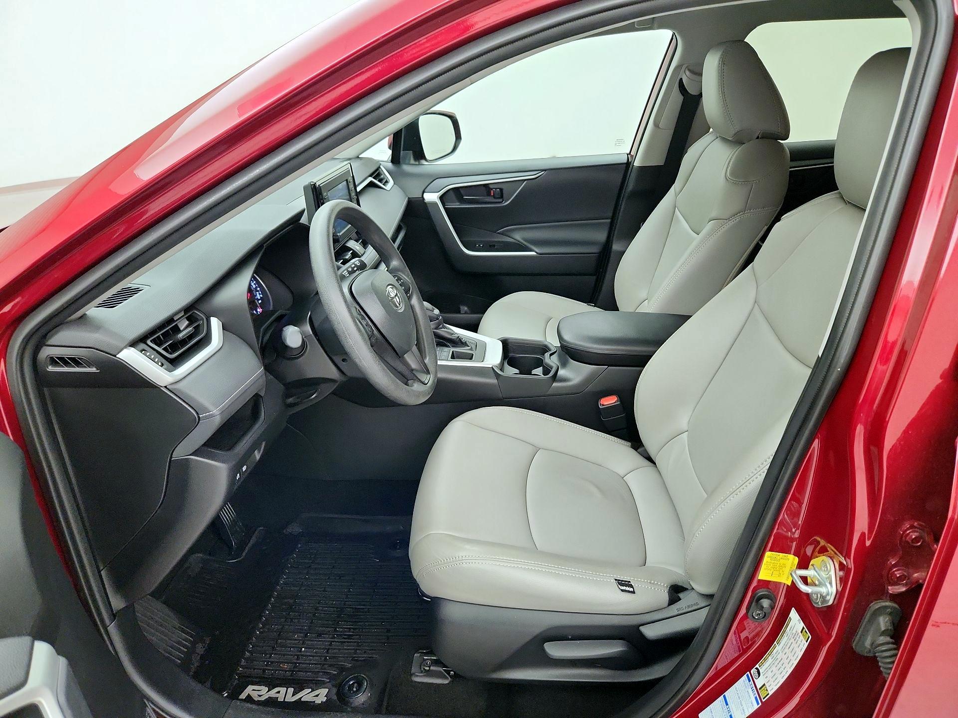Thumbnail: 2020 Toyota RAV4 - 11