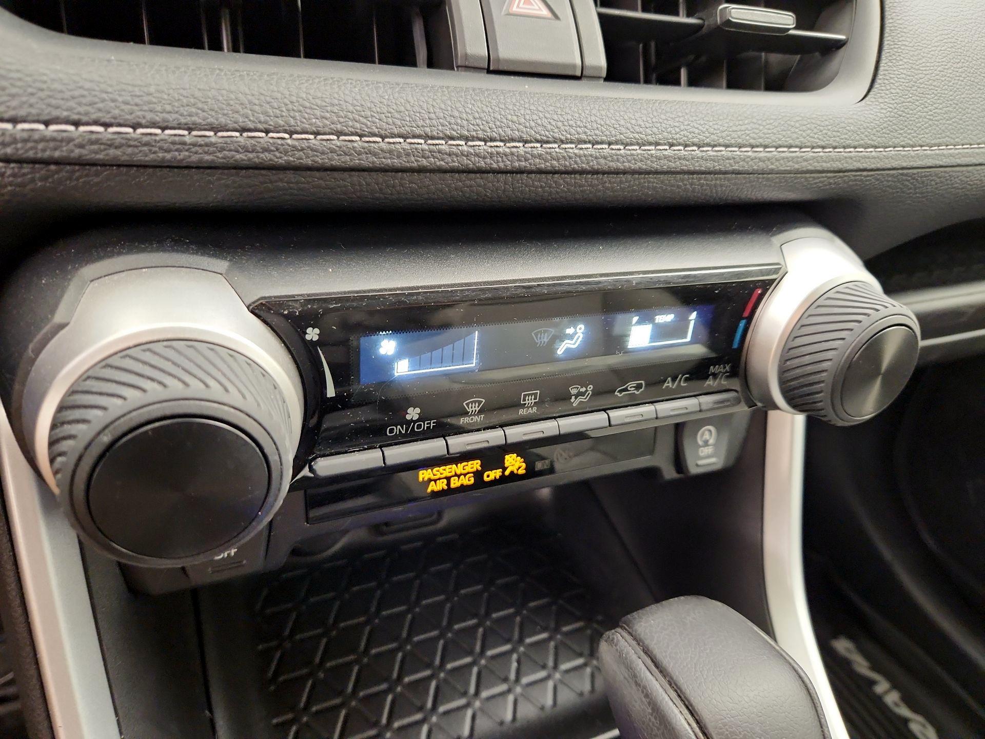 Thumbnail: 2020 Toyota RAV4 - 16